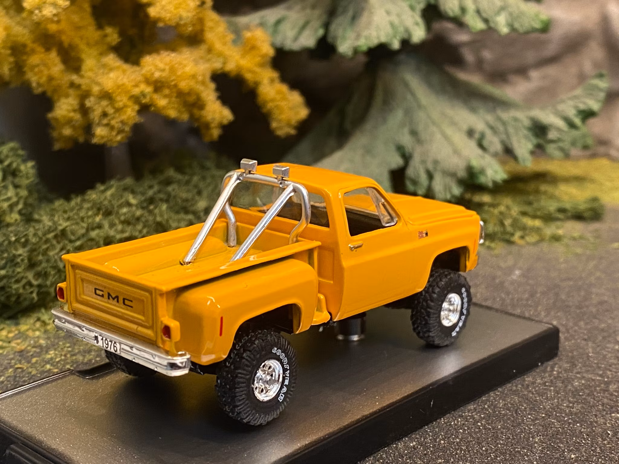 Skala 1/64 GMC High Sierra 15 4X4 76', Square Body Truck fr M2 Machines, Lim.Ed 9600 ex