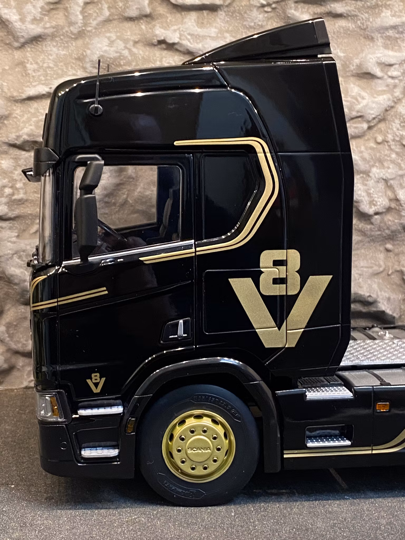 Skala 1/18 Lastbil/Truck Scania R500, Black fr Premium ClassiXXs, Ixo Models