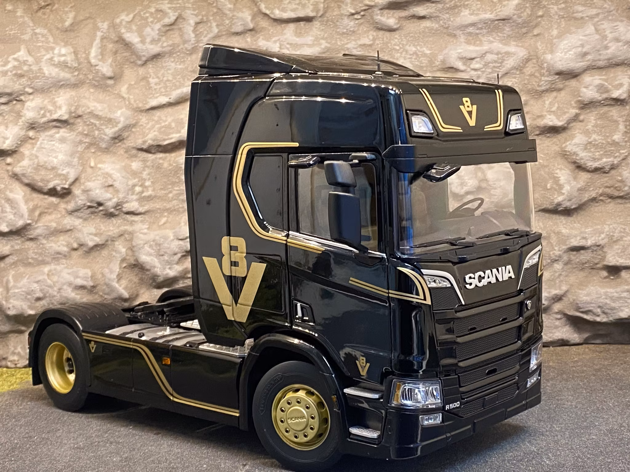 Skala 1/18 Lastbil/Truck Scania R500, Black fr Premium ClassiXXs, Ixo Models