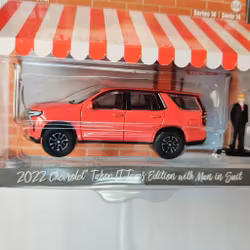 Skala 1/64 Chevrolet Tahoe 21' m Nisse i kostym "The hobby shop" fr Greenlight