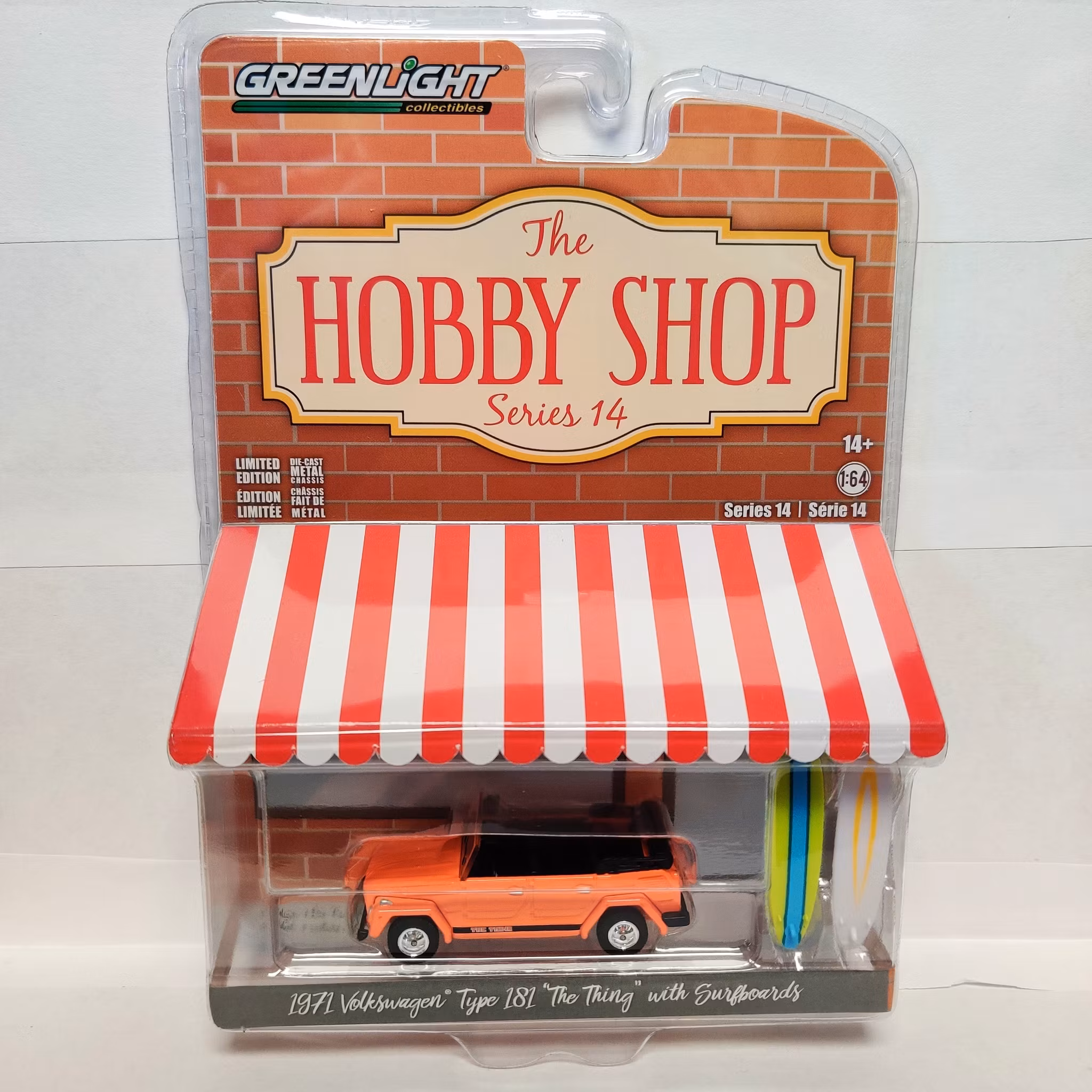 Skala 1/64 Volkswagen Type 181 71' m surfbrädor "The hobby shop" fr Greenlight
