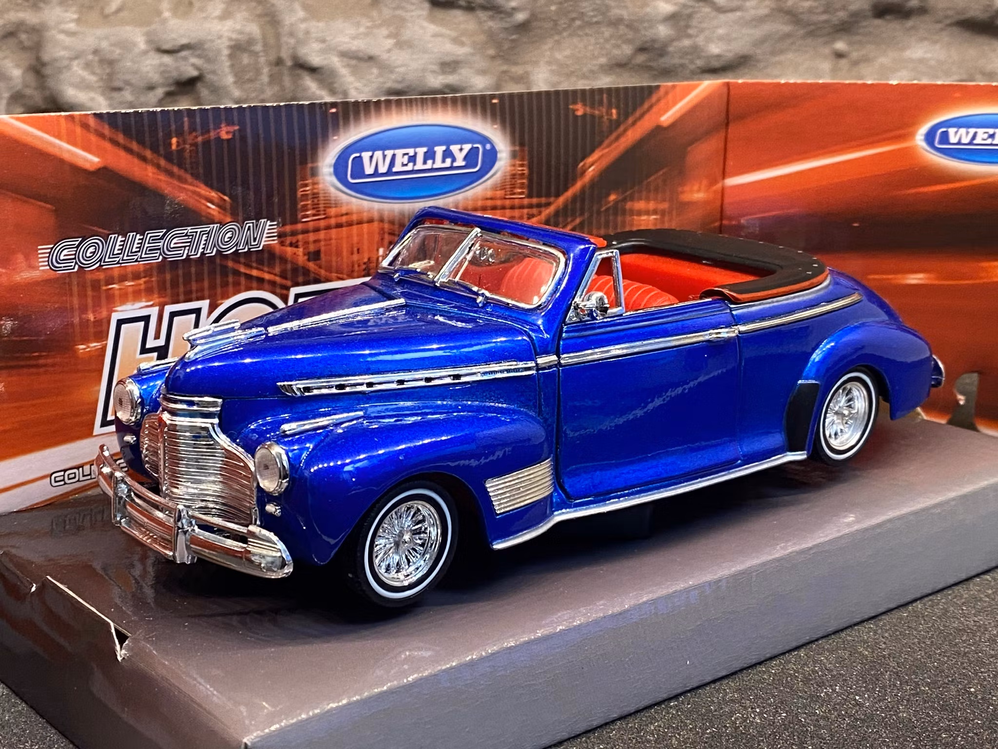 Skala 1/24: Chevrolet Special Deluxe 41' Conv. Blue met. fr Welly Hotrider Collection