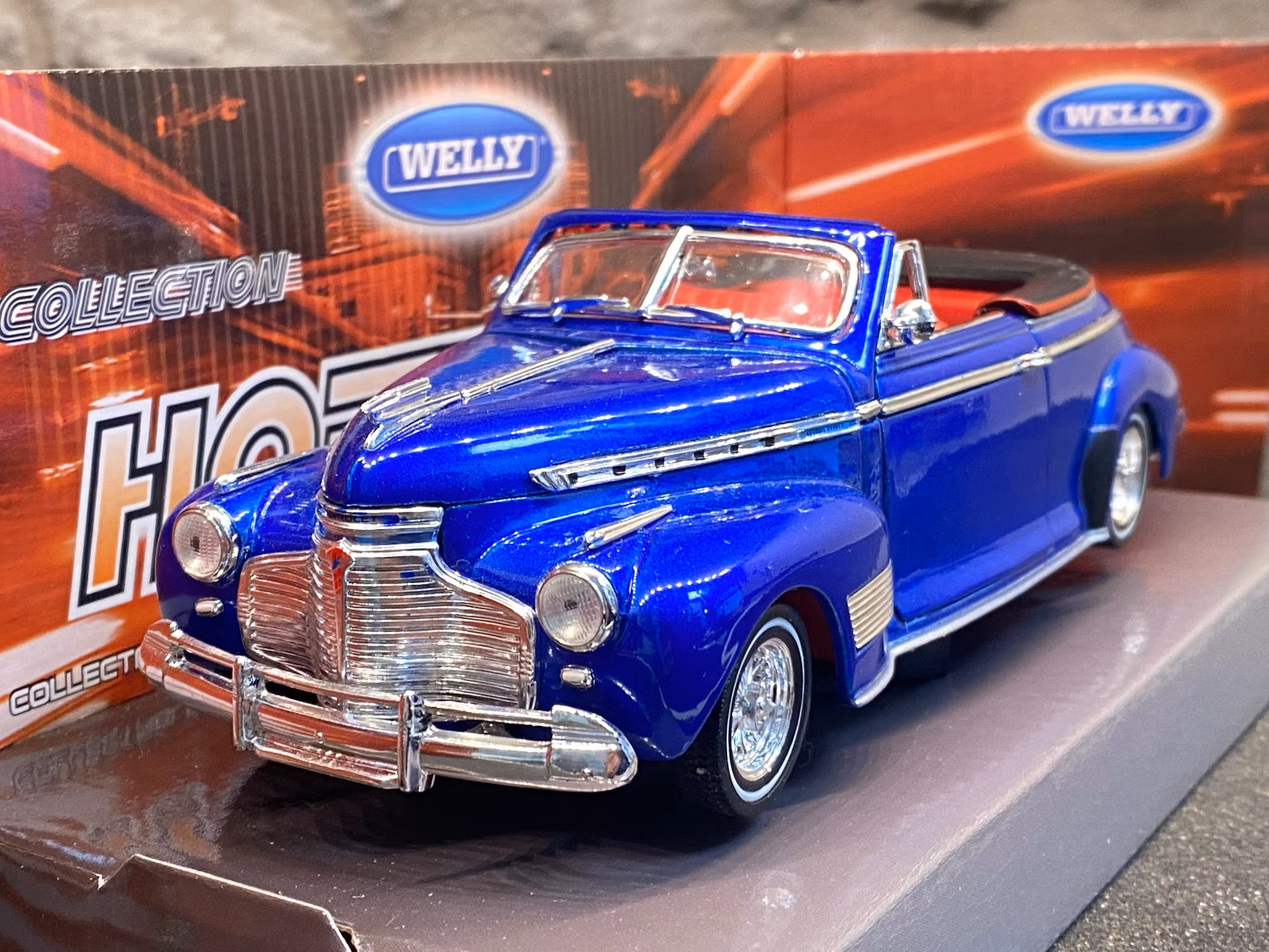 Skala 1/24: Chevrolet Special Deluxe 41' Conv. Blue met. fr Welly Hotrider Collection