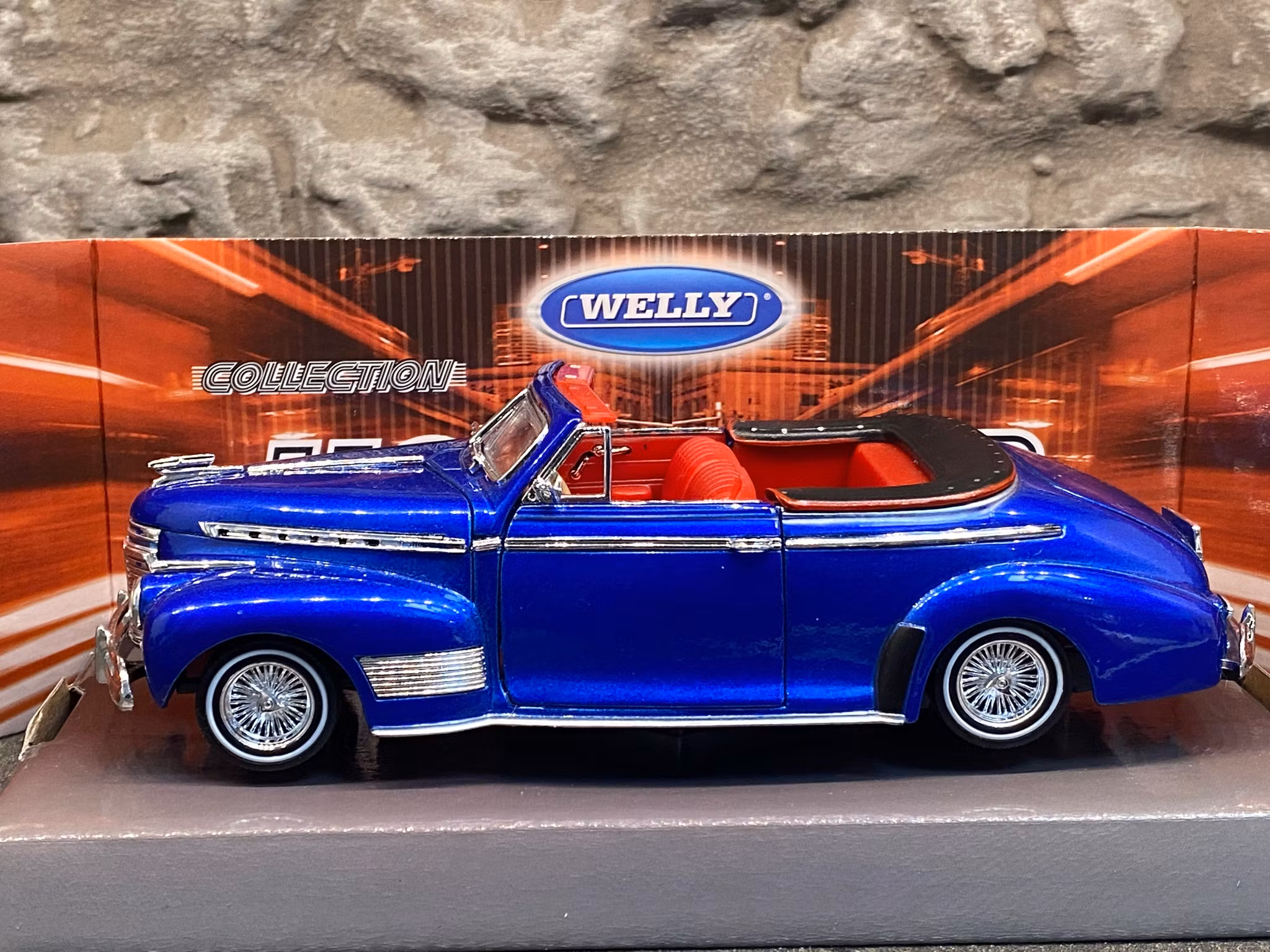 Skala 1/24: Chevrolet Special Deluxe 41' Conv. Blue met. fr Welly Hotrider Collection