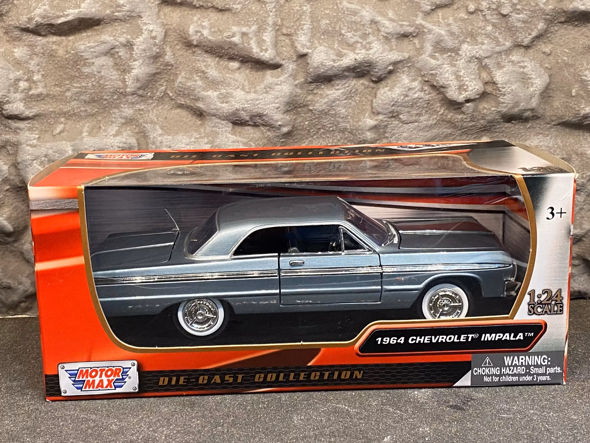 Skala 1/24: 1964 Chevrolet Impala, Light blue fr MotorMax