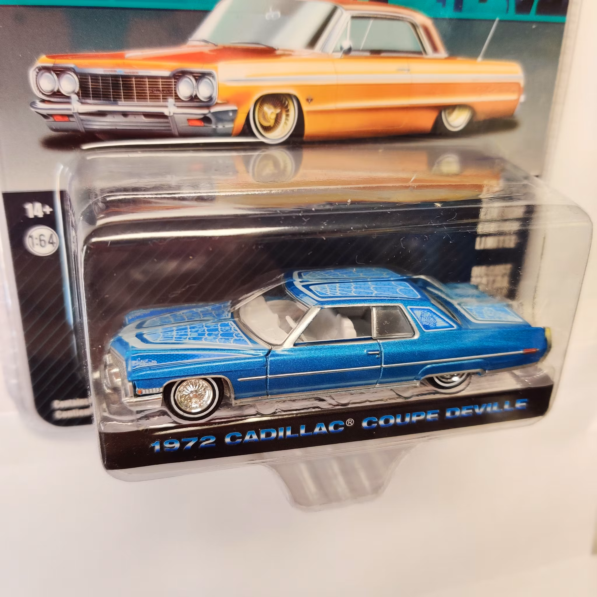 Skala 1/64 Cadillac Coupe DeVille 72' "California LowRiders" blå fr Greenlight