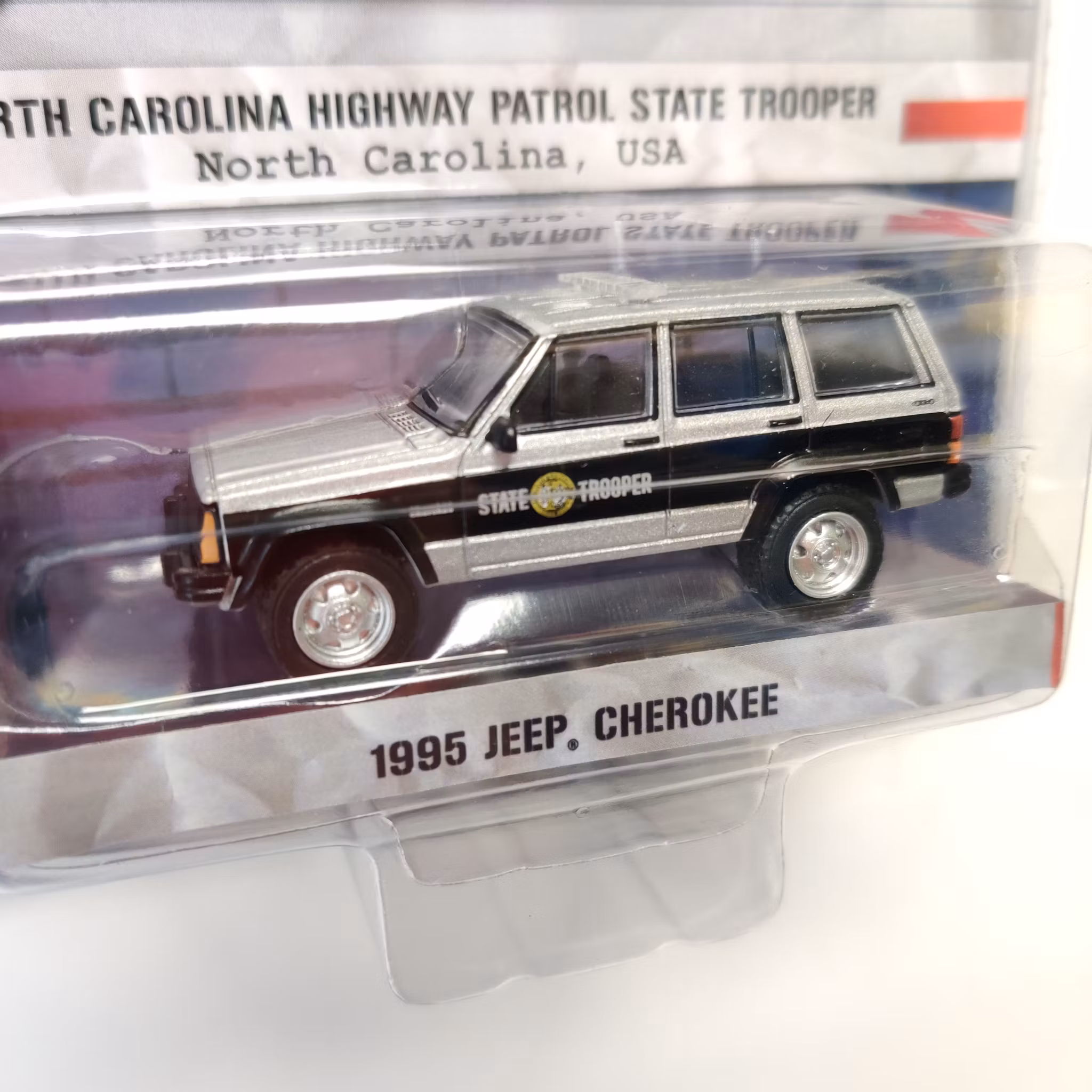 Skala 1/64 Jeep Cherokee 95' North Carolina "Hot Pursuit" från Greenlight