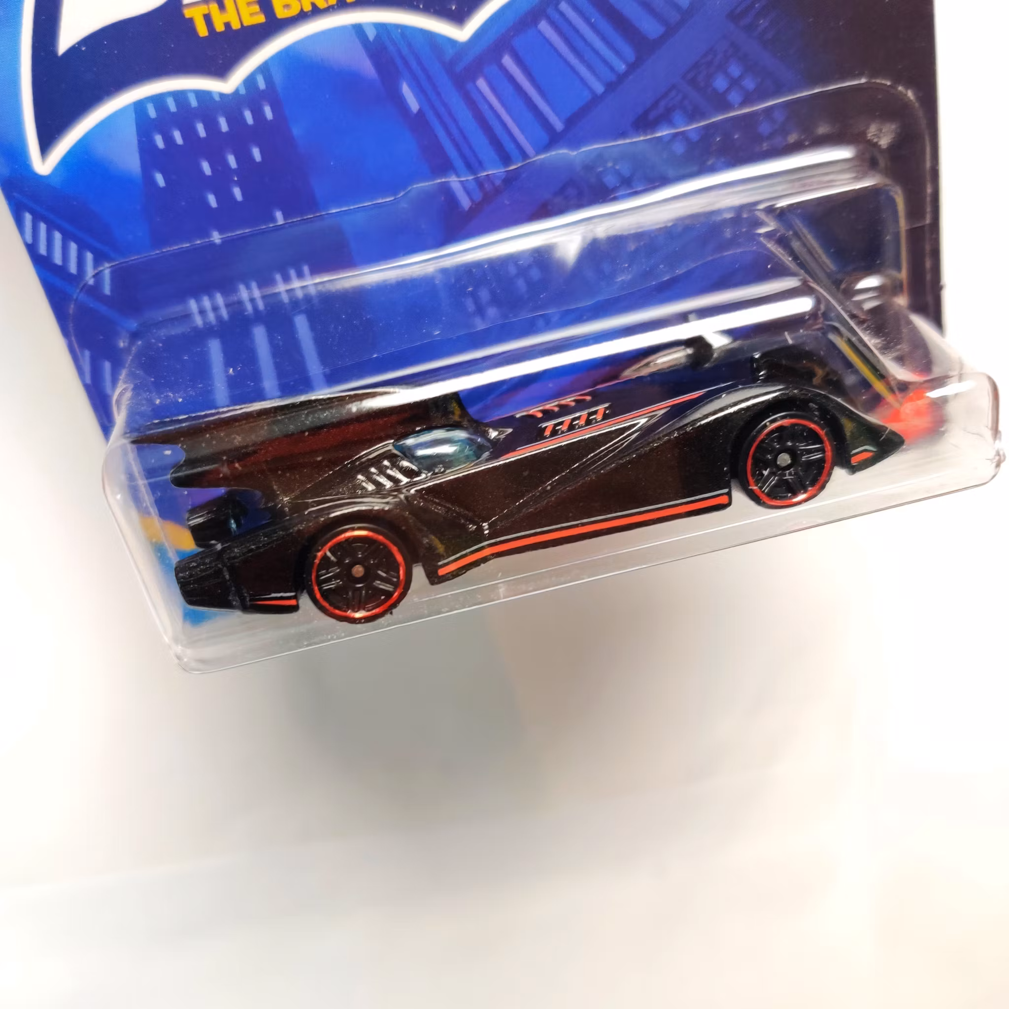 Skala 1/64 Hot Wheels DC, Batmobile, BATMAN "The Brave And The Bold"