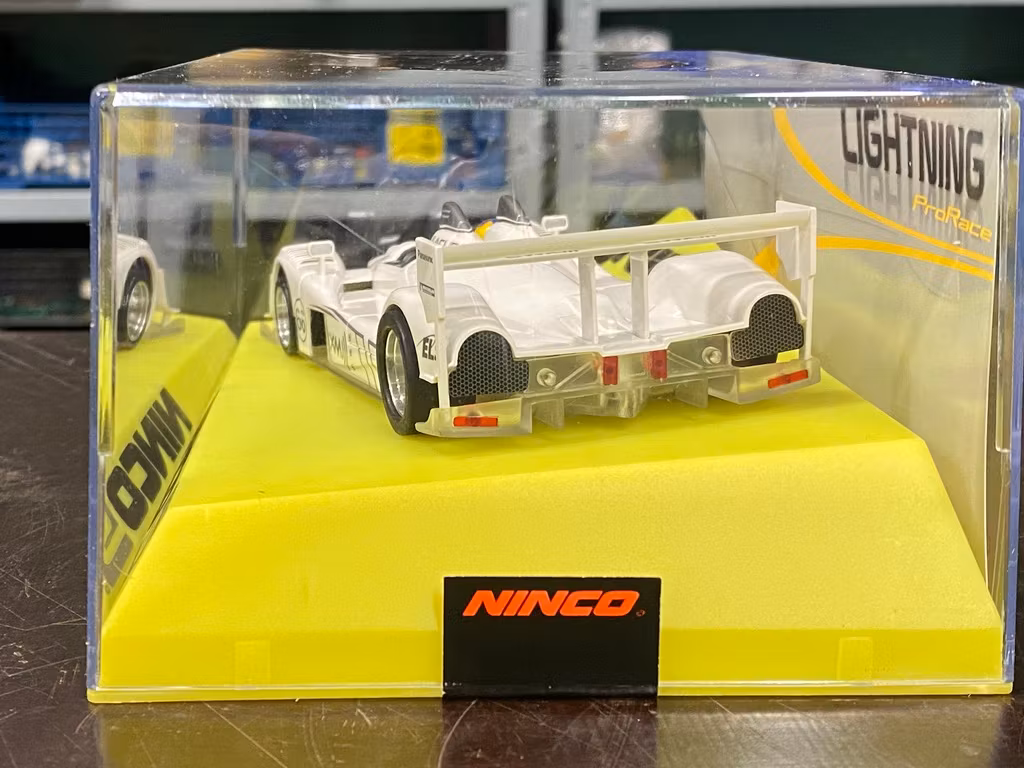 Skala 1/32 Analog NINCO Bil till Bilbana: Ninco Acura LMP2 No.66 (((XM))) Lightning White