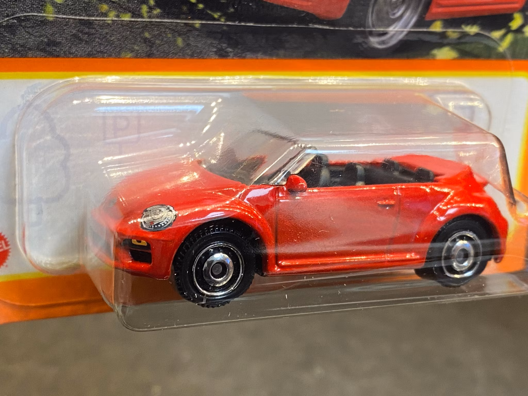 Skala 1/64 Matchbox 70-years - Volkswagen Beetle Convertible 19' red