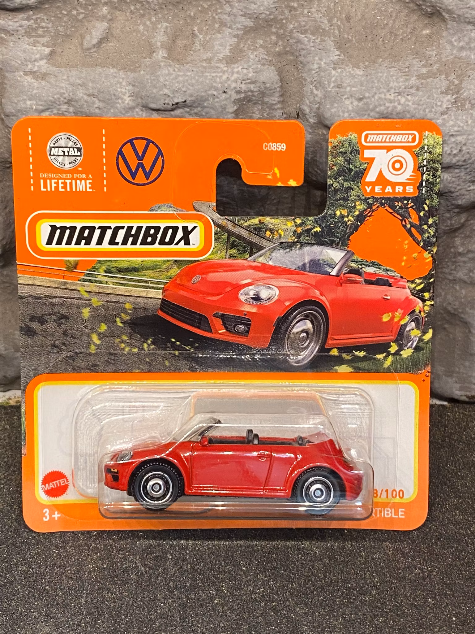 Skala 1/64 Matchbox 70-years - Volkswagen Beetle Convertible 19' red