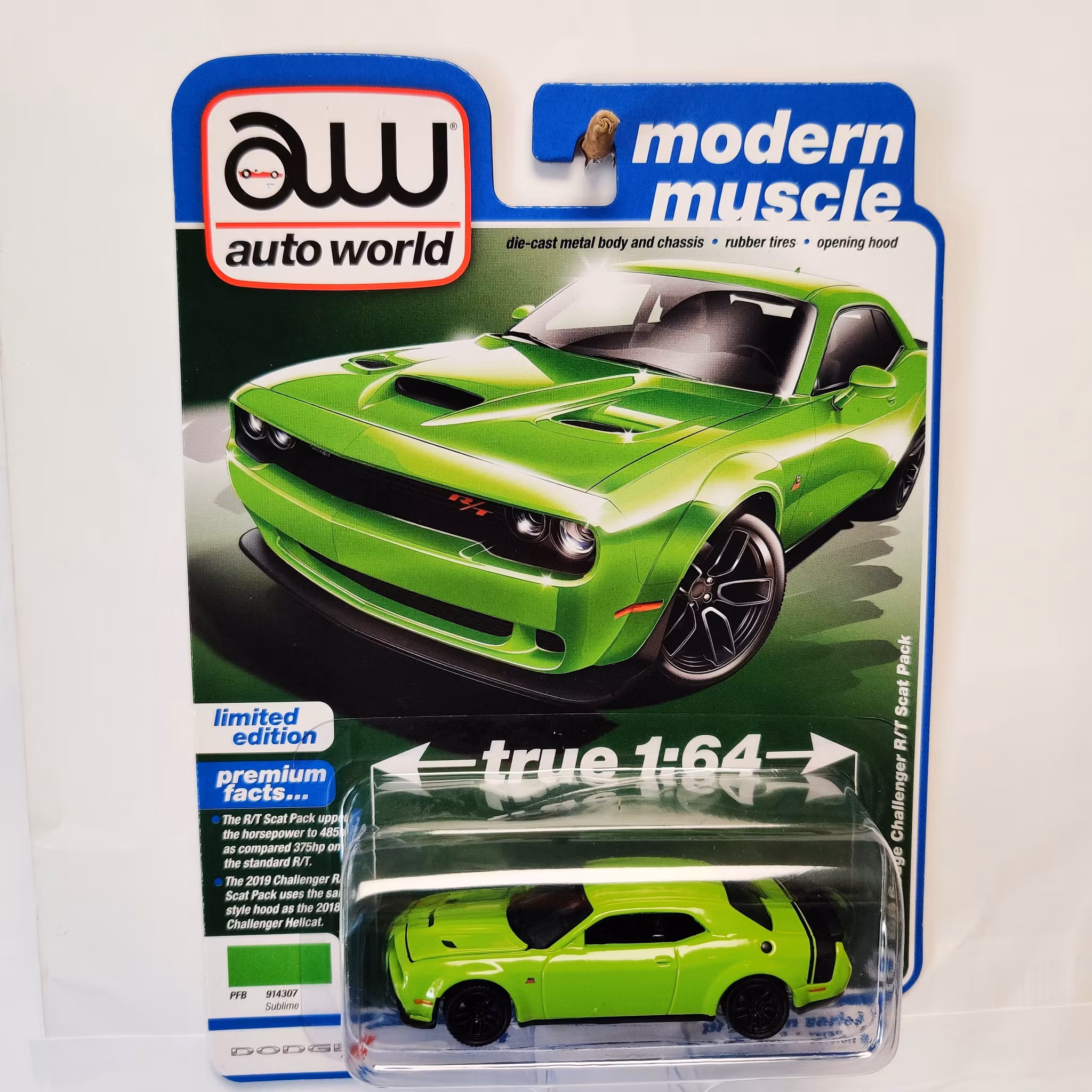 Skala 1/64 - Dodge Challenger R/T Scat Pack 19' Rel.3 Ver.B från Auto World