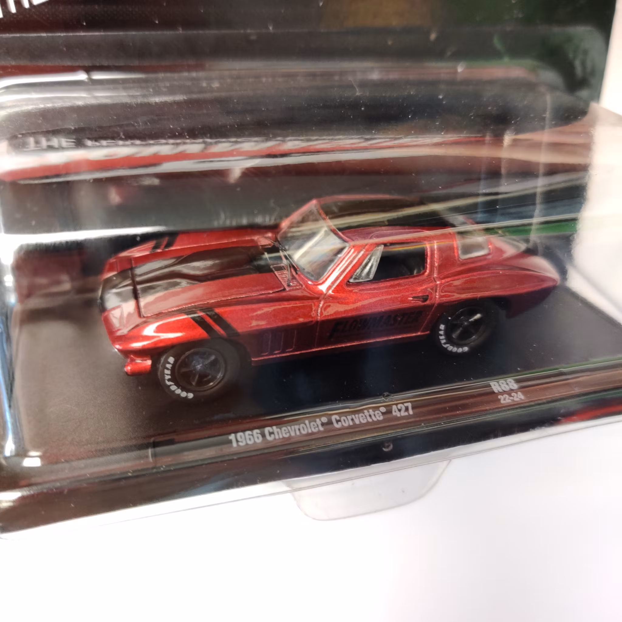 Skala 1/64 Chevrolet Corvette 427 66 "FlowMaster - The Perf. Tech. Company"' fr M2