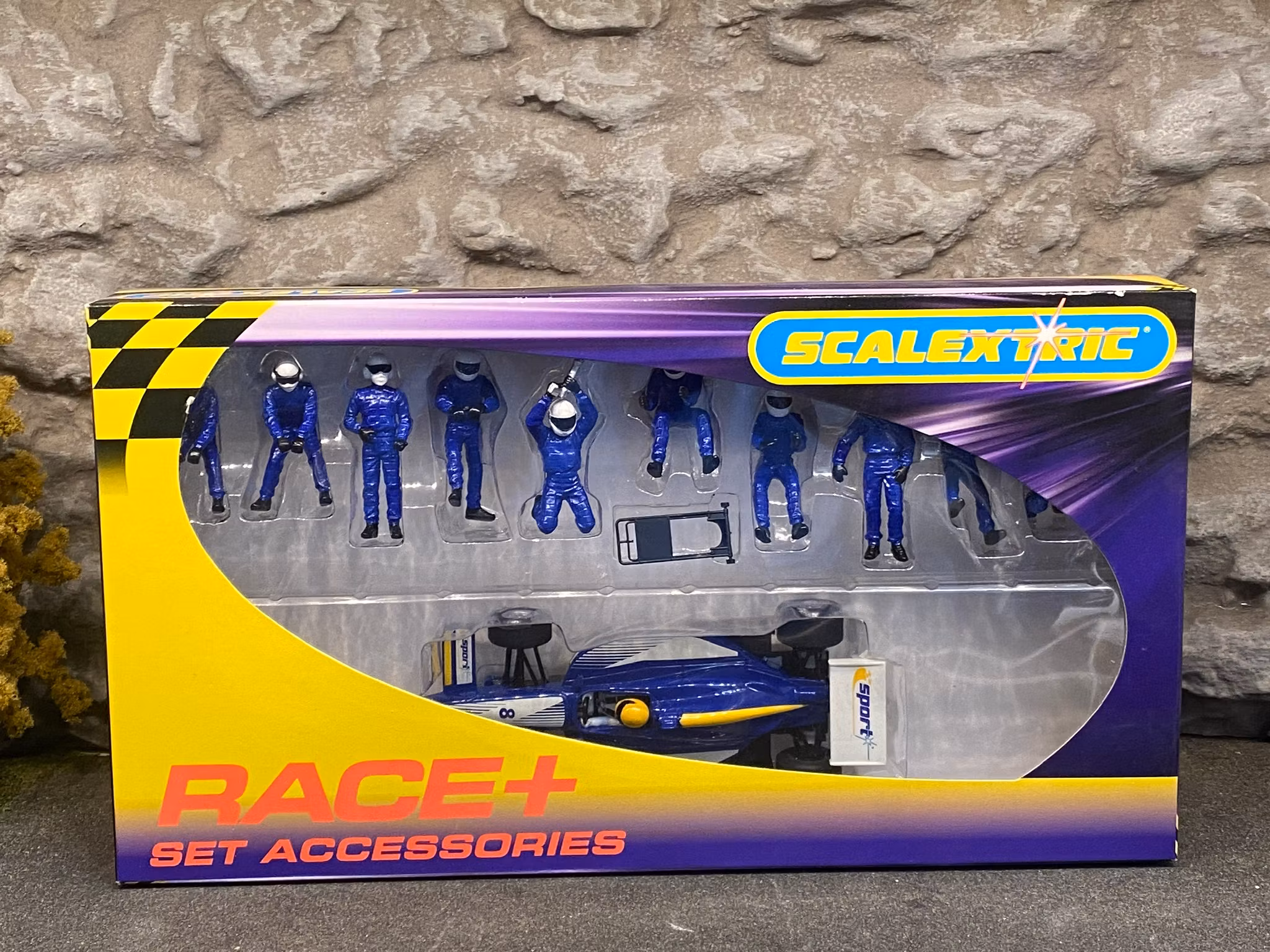 Skala 1/32 Race Set Accesories + Analog Slotcar - 10 figures + car w driver fr Scalextric
