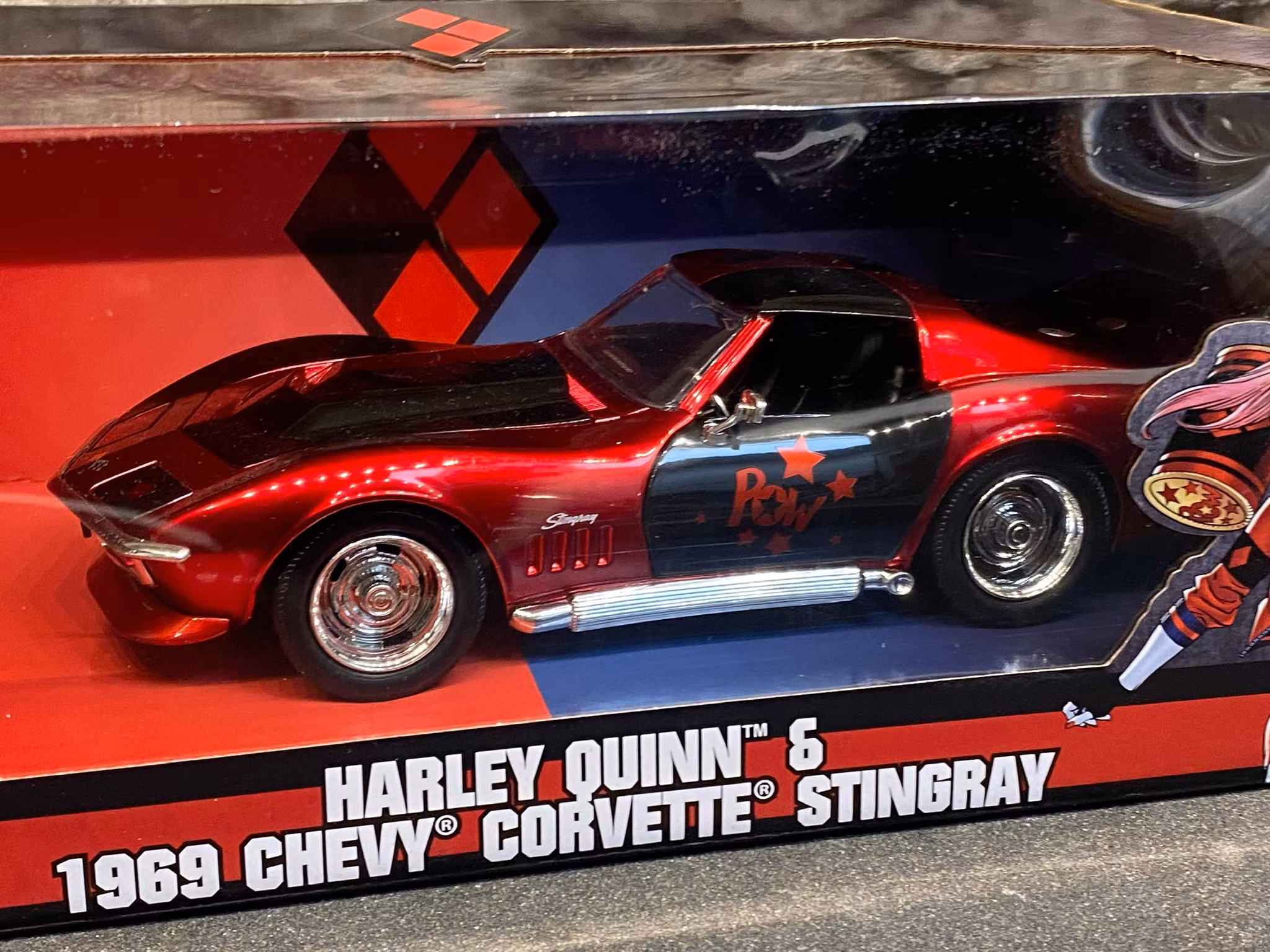 Skala 1/24: DC Comics: Chevy Corvette Stingray 69', Harley Quinn fr Jada