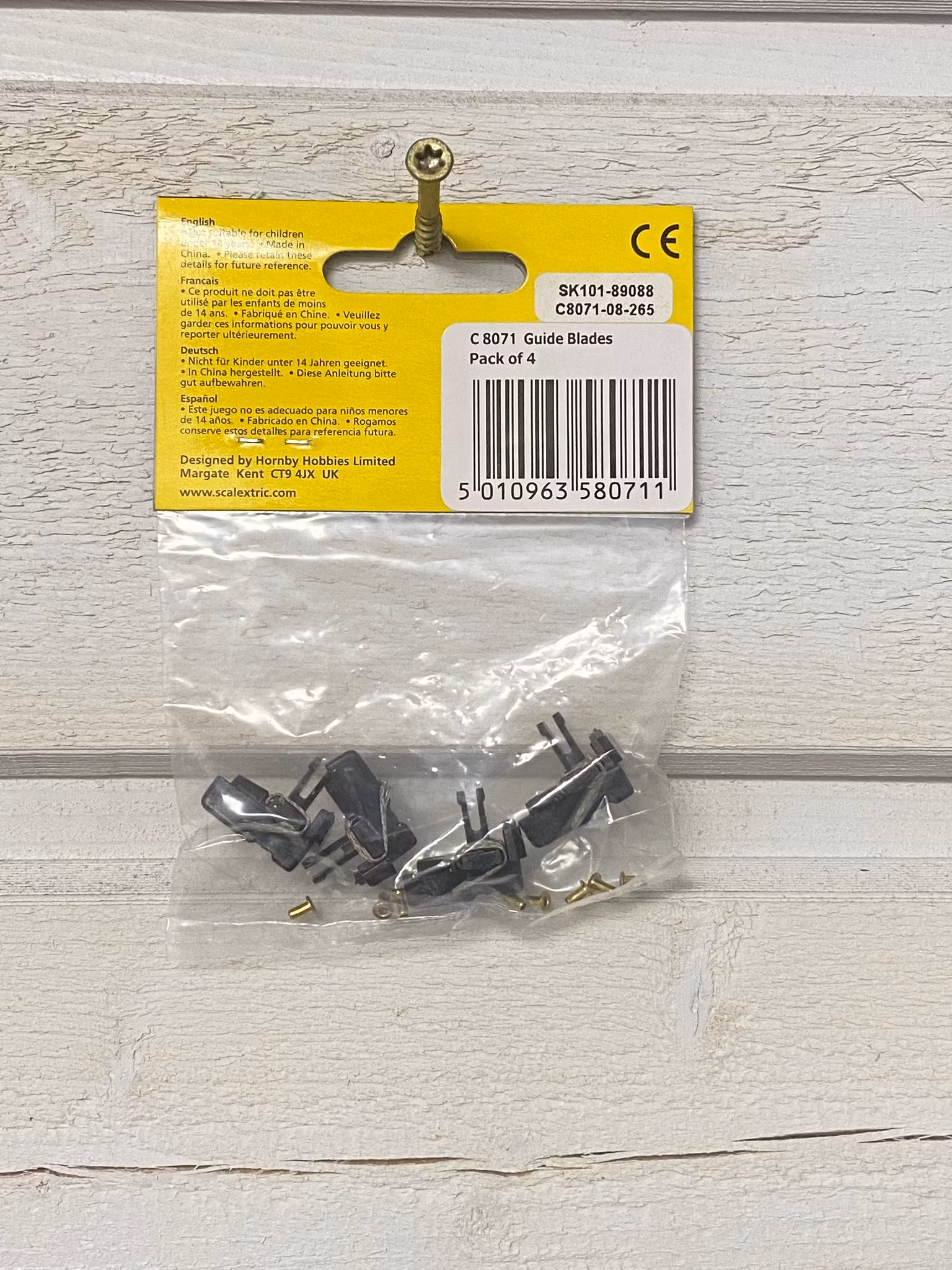 Skala 1/32 Accessories to Scalextric: Guide blades C8071, 4-pack, Old Version