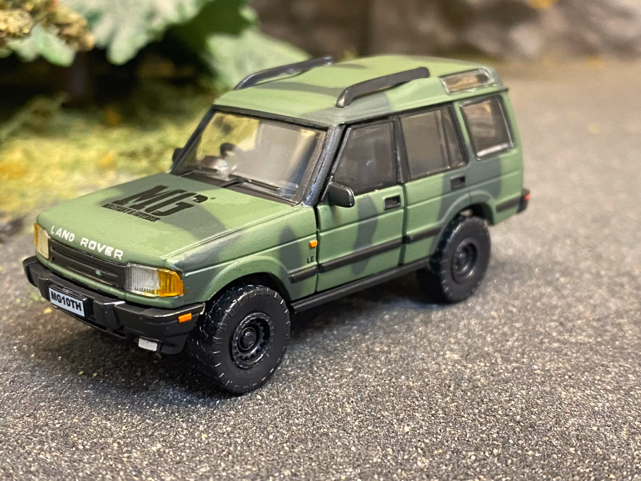 Skala 1/64 Military equipped Land Rover Discovery 1 w accessories fr BM Creations + MG