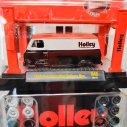 Skala 1/64 Fyrpelarlyft Ford Econoline Delivery Van 65' "HOLLEY" fr M2