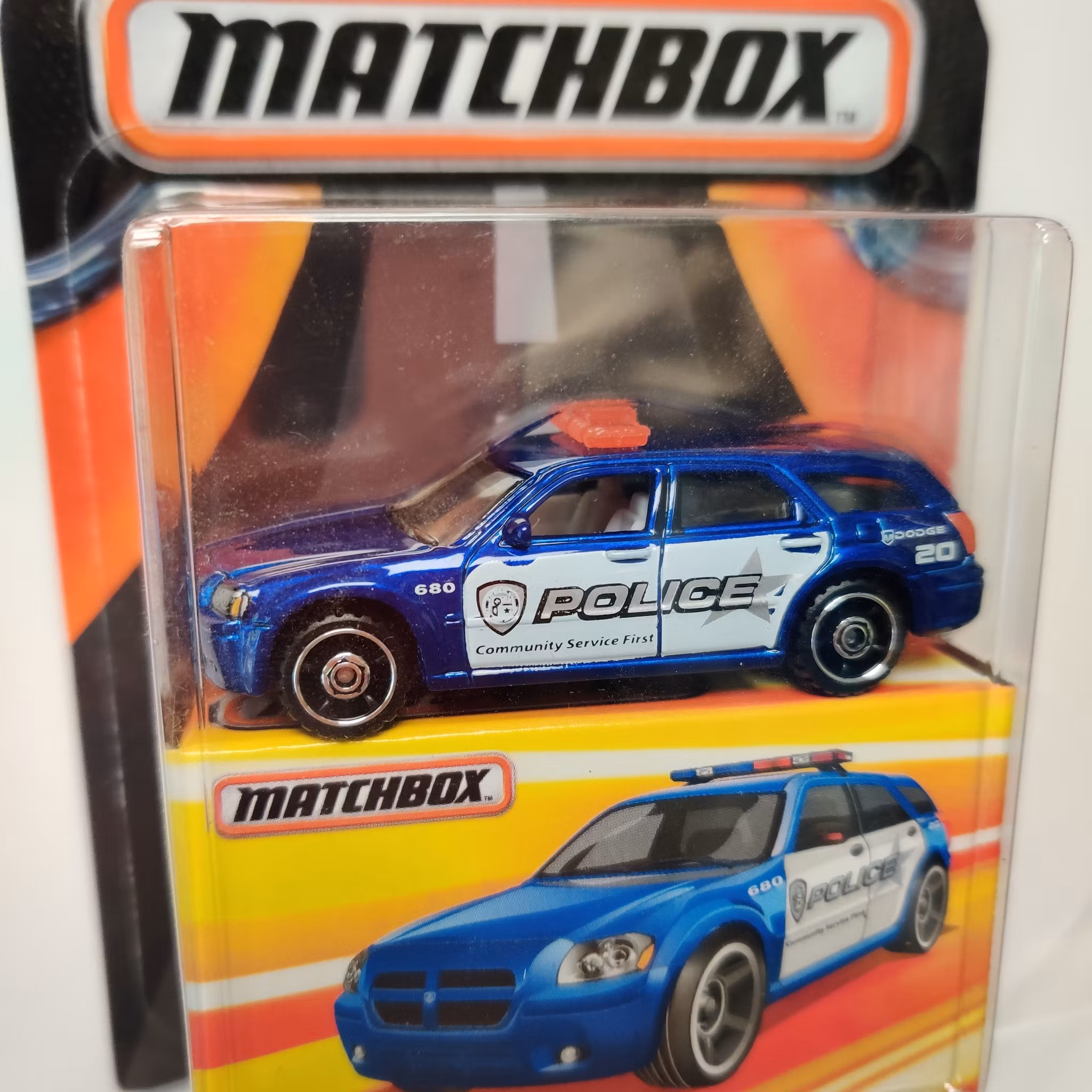 Skala 1/64 Best of MATCHBOX - Dodge Magnum Police