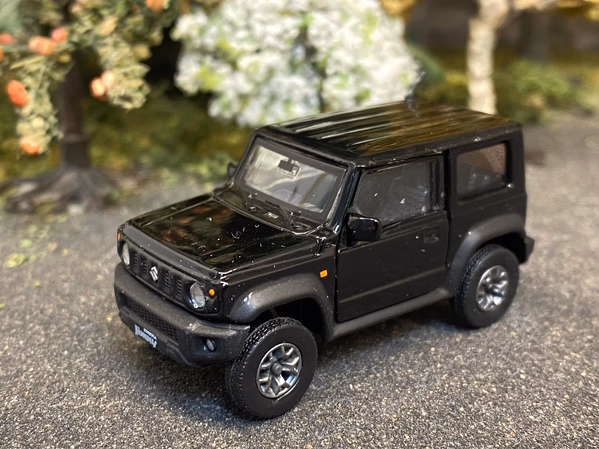 Skala 1/64 Suzuki Jimny Sierra, Black w extra tires - BM Creations