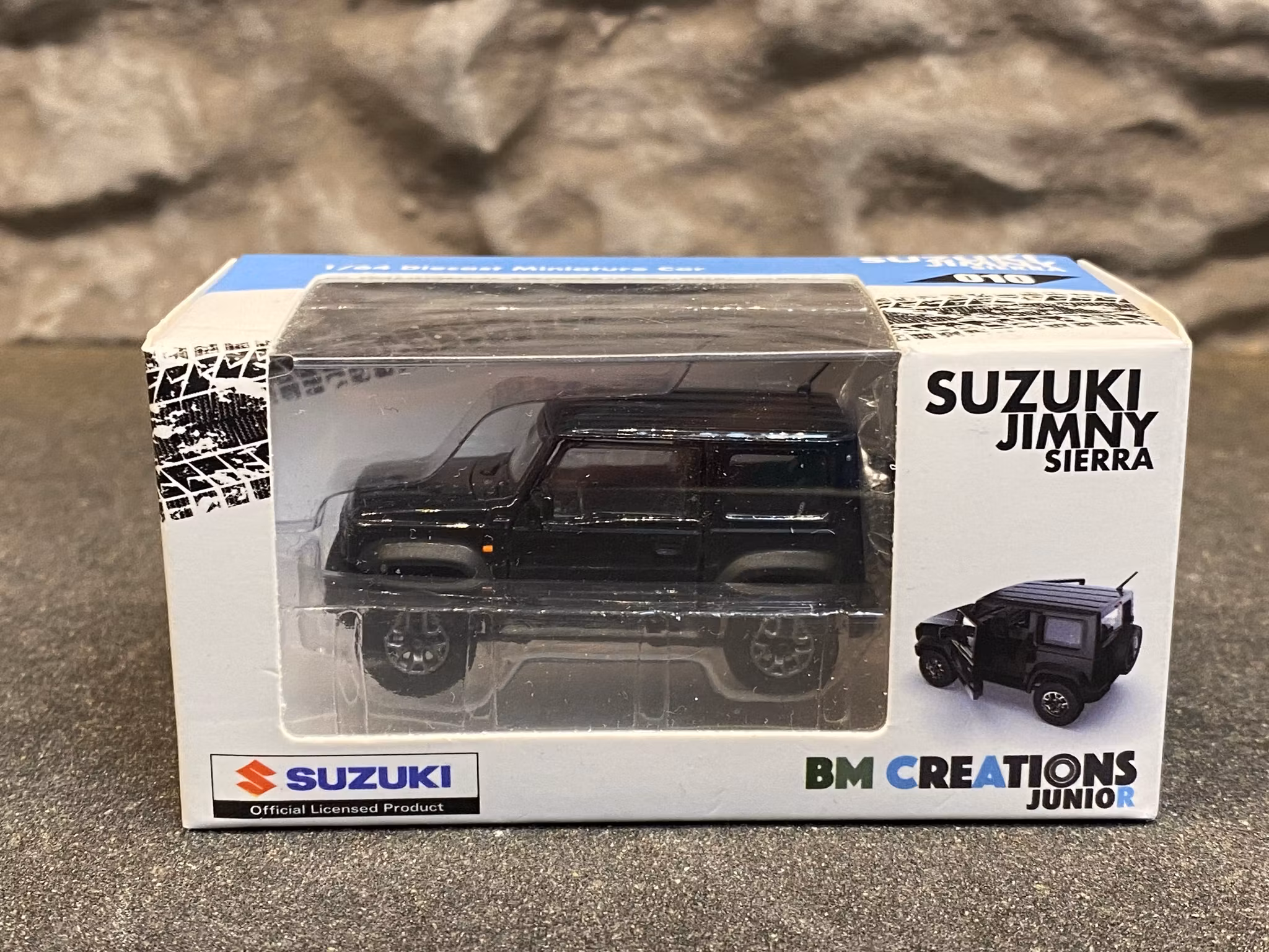 Skala 1/64 Suzuki Jimny Sierra, Black w extra tires - BM Creations