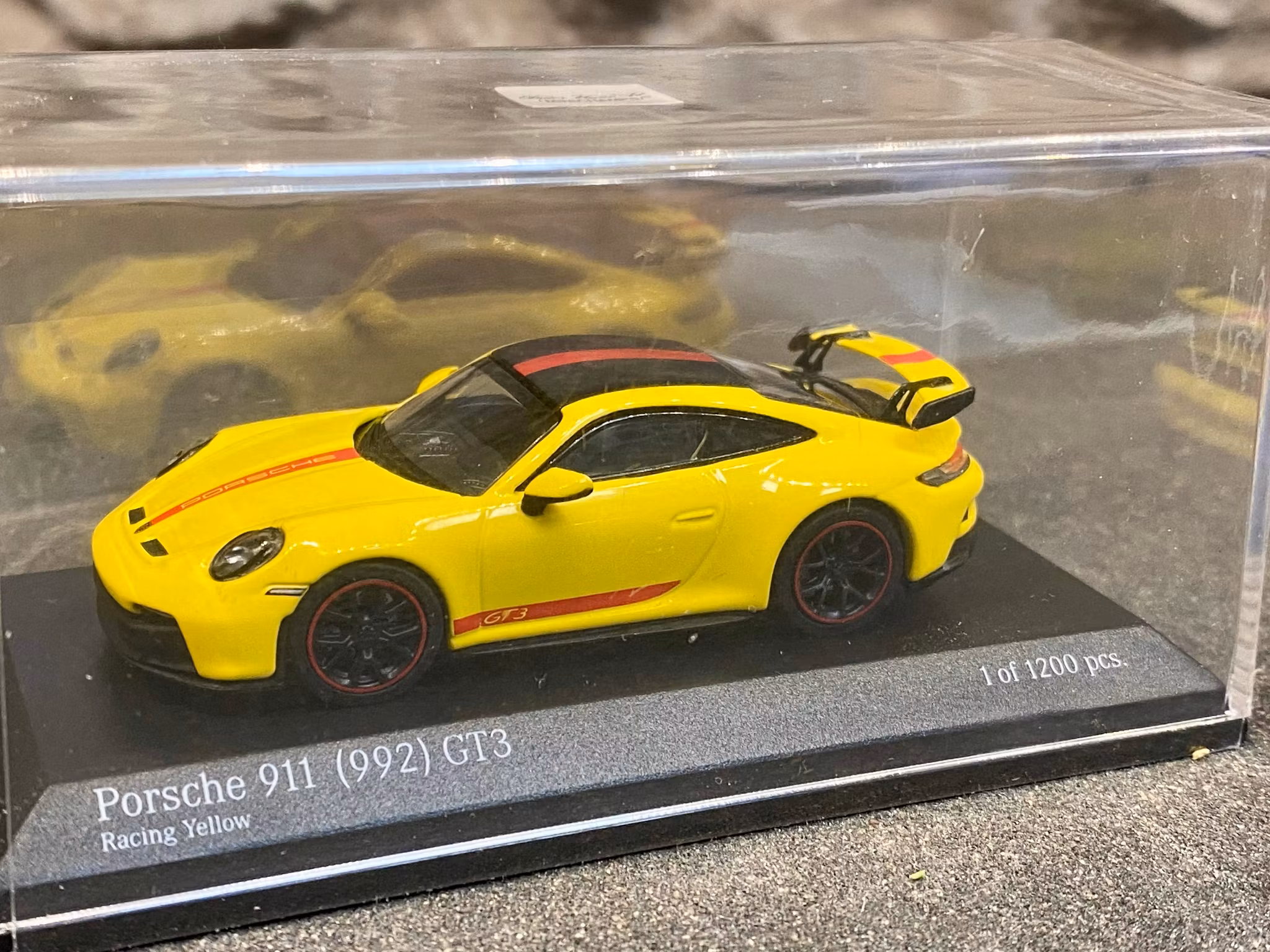 Skala 1/64 Porsche 911 (992) GT3, Racing Yellow fr Minichamps Limited Edition 1/1200 pcs