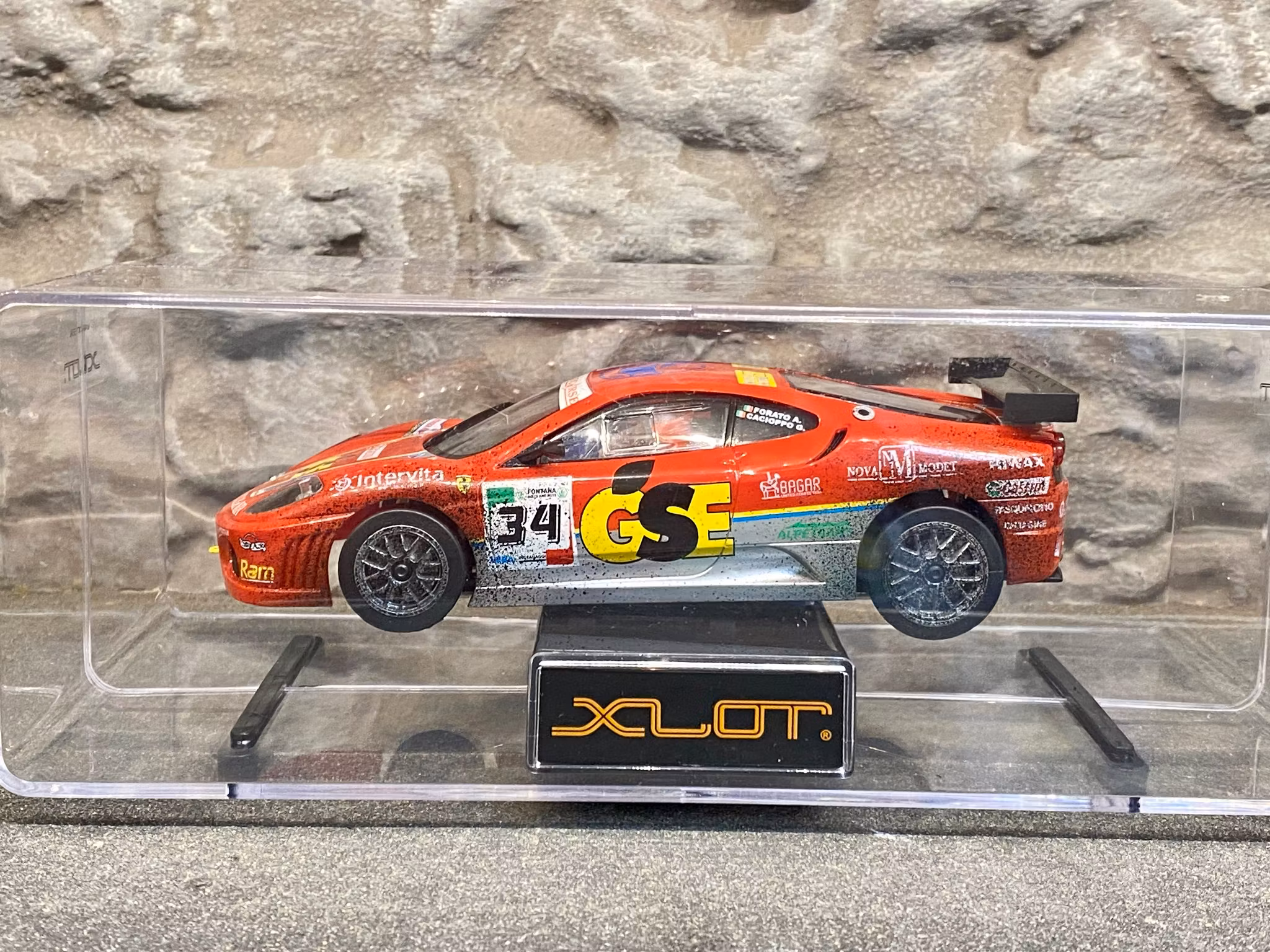 Skala 1/28 Analog Slotcar: Ferrari 430 "Rally Forato" Race, Wethered fr XLOT by NINCO
