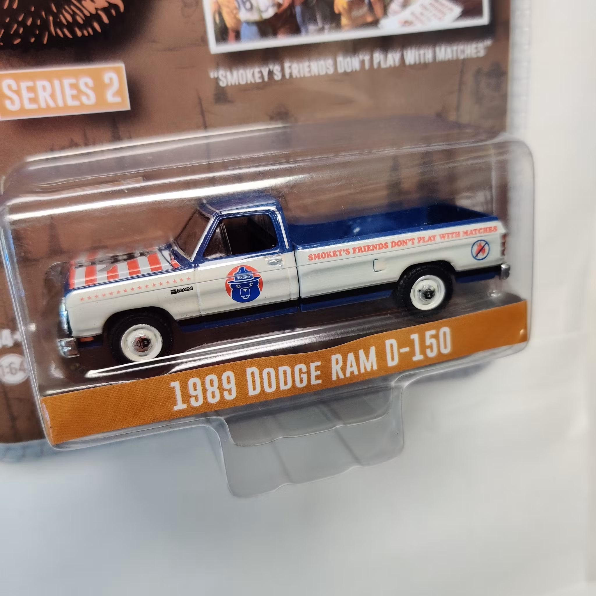 Skala 1/64 - Dodge RAM D-150 89' "Smokey Bear" Ser.2 fr GreenLight