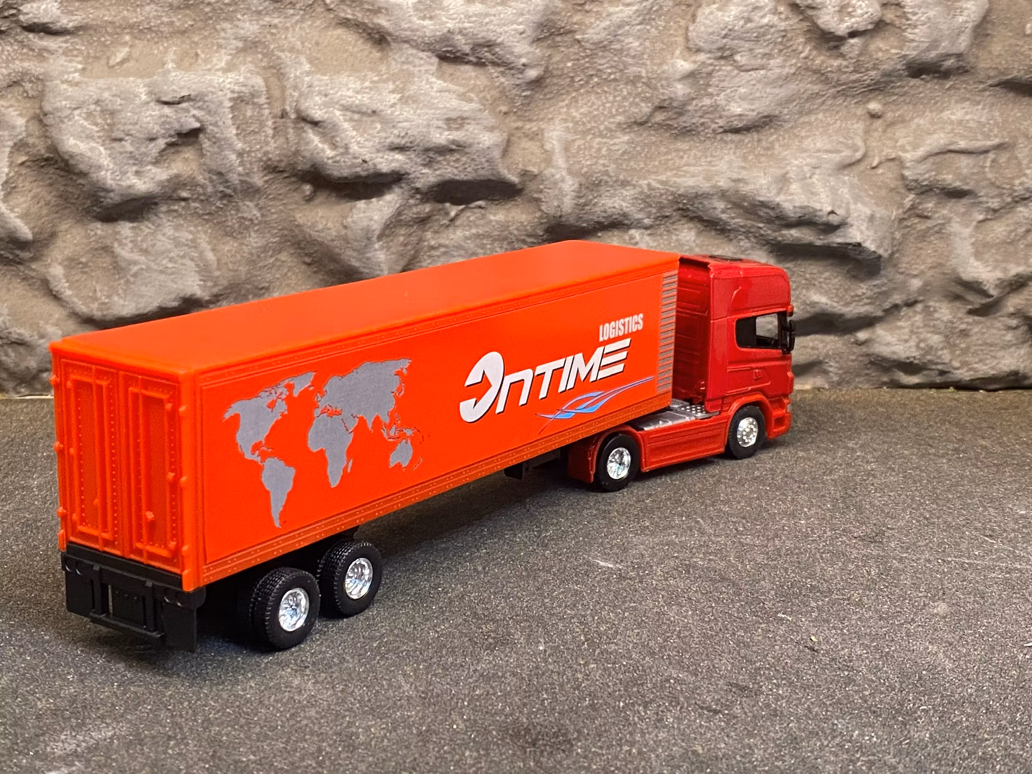 Skala 1/64 - Scania V8 R730 w trailer "Ontime Logistics", red fr Welly