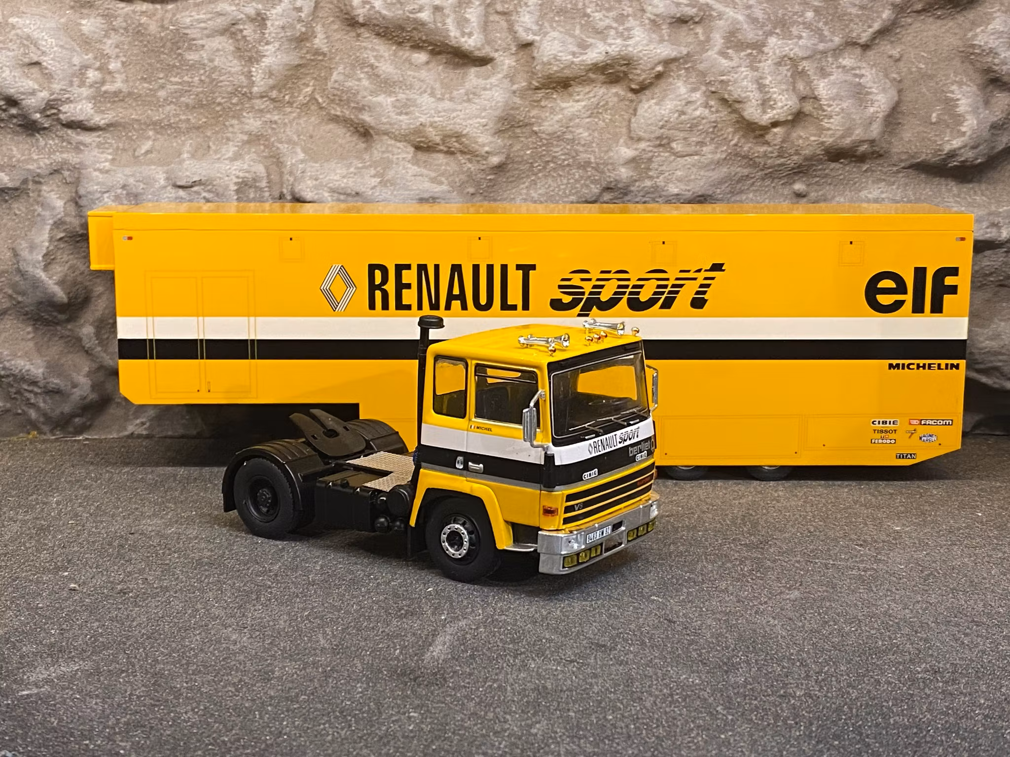 Skala 1/43 Berliet TR350 "Renault Sport" Transporter fr IXO models