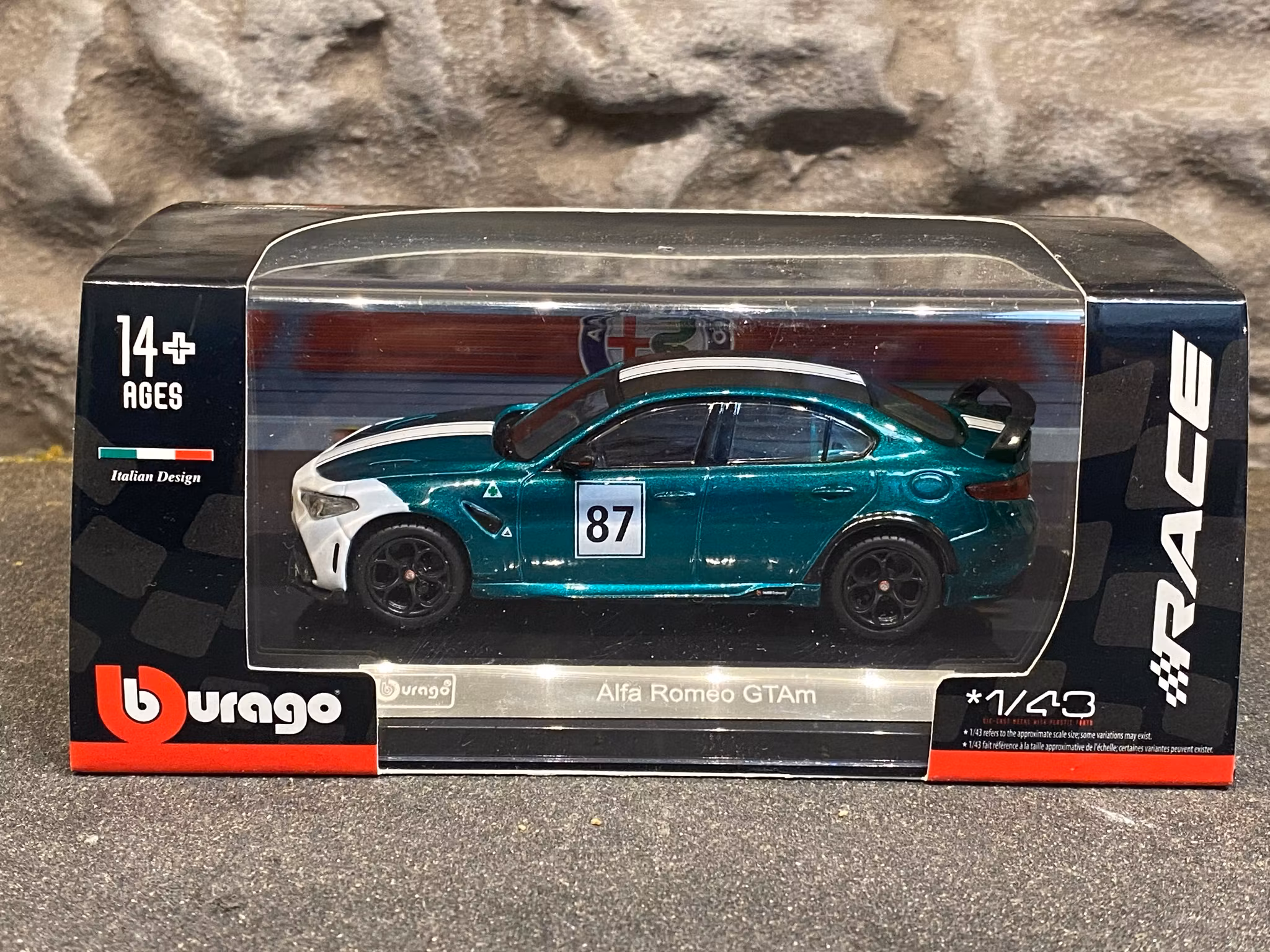 Skala 1/43 Alfa Romeo GTAm, fr Bburago "Race"