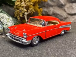 Skala 1/43 (1/40) Chevrolet Bel Air 1957, Red fr Kinsmart