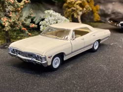 Skala 1/43 Chevrolet Impala 1967, Creme fr Kinsmart