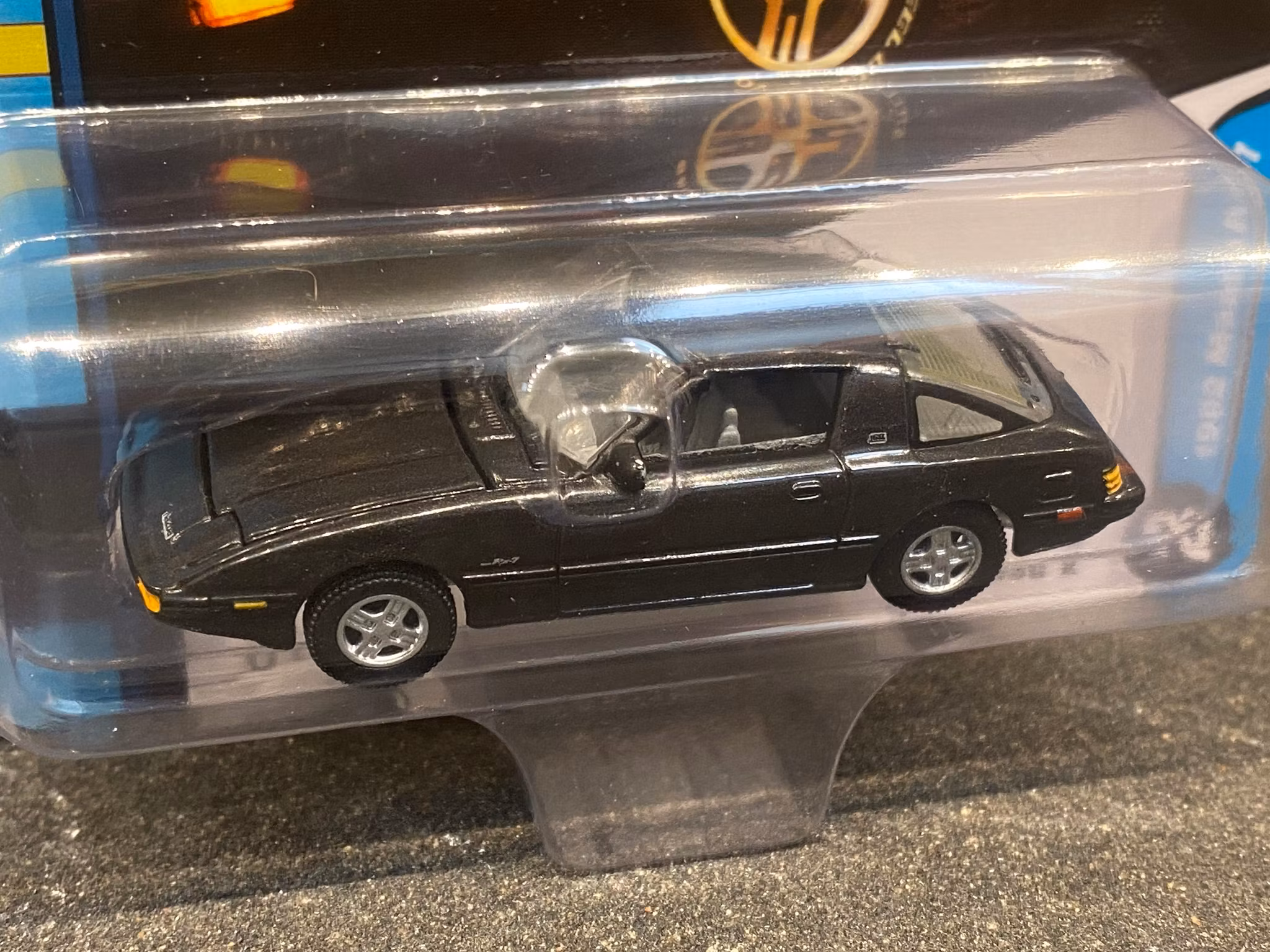 Skala 1/64 - Mazda RX-7 1982' Rel.2, Tornado Silver (almost black) fr Johnny Lightning