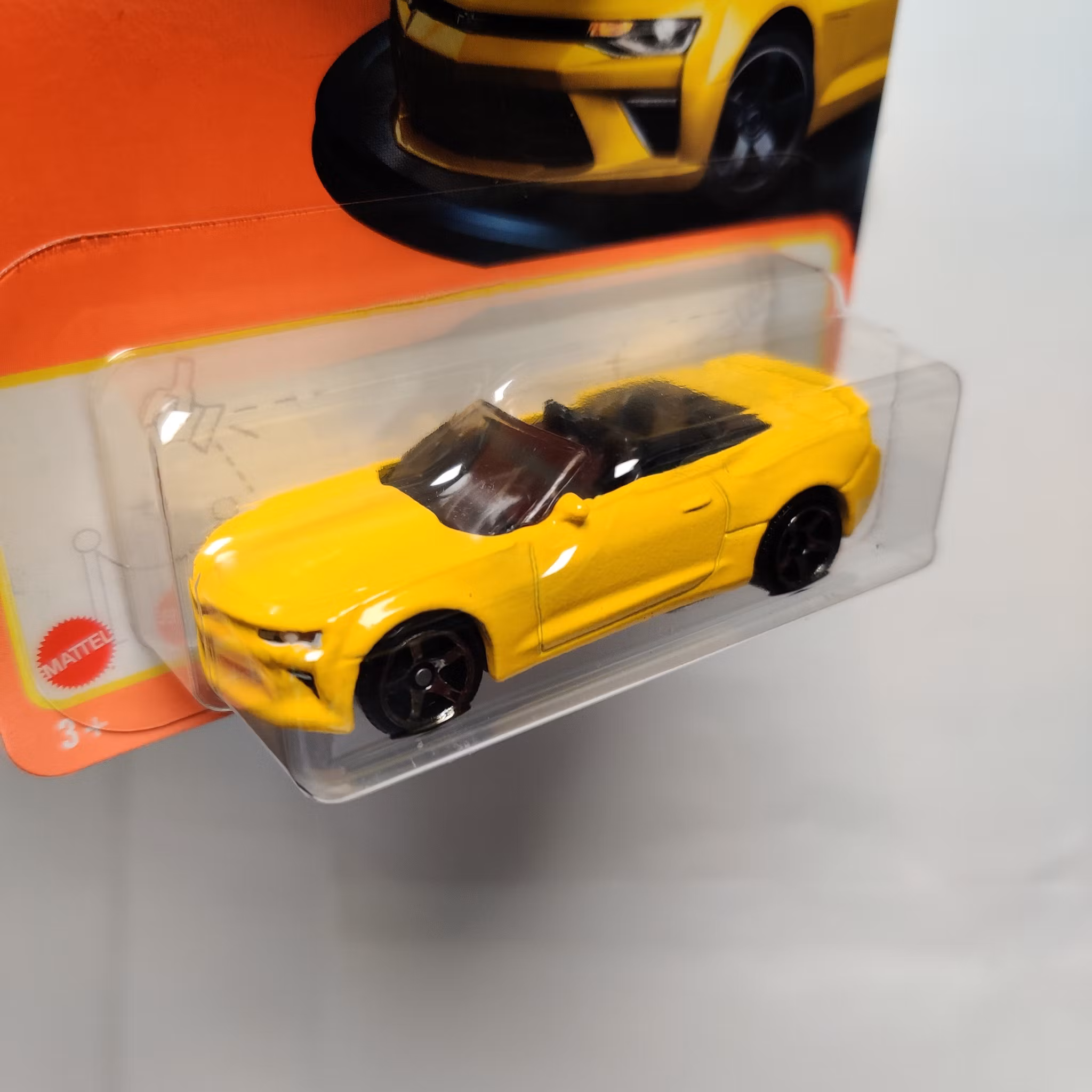 Skala 1/64 Matchbox 70-years: Chevy Camaro Convertible 16'