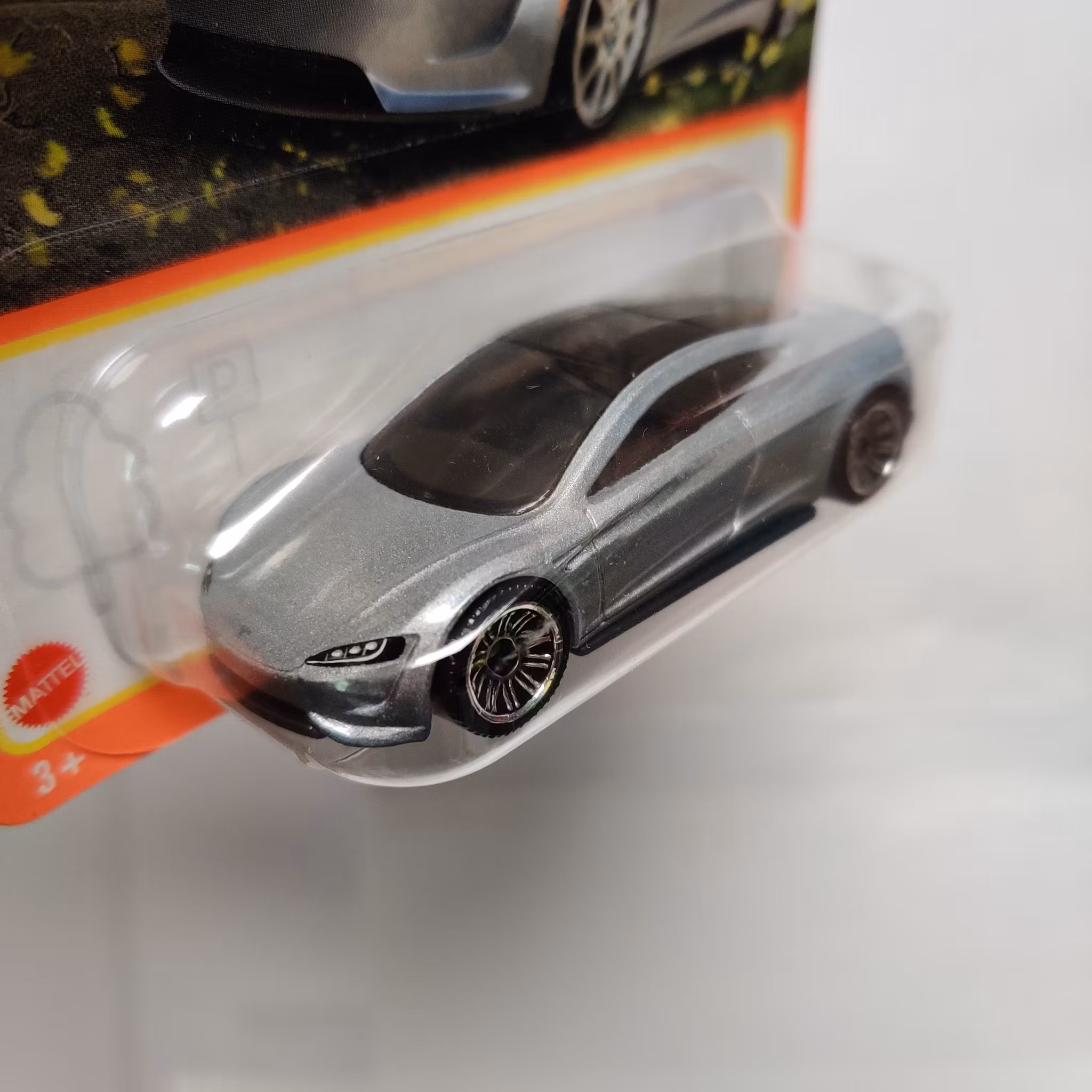Skala 1/64 Matchbox 70-years -Tesla Roadster, Silver