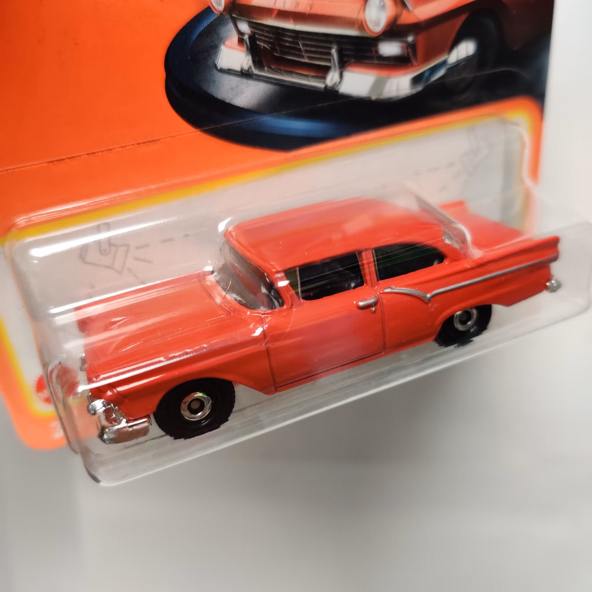 Skala 1/64 Matchbox 70-years: Ford Custom 300