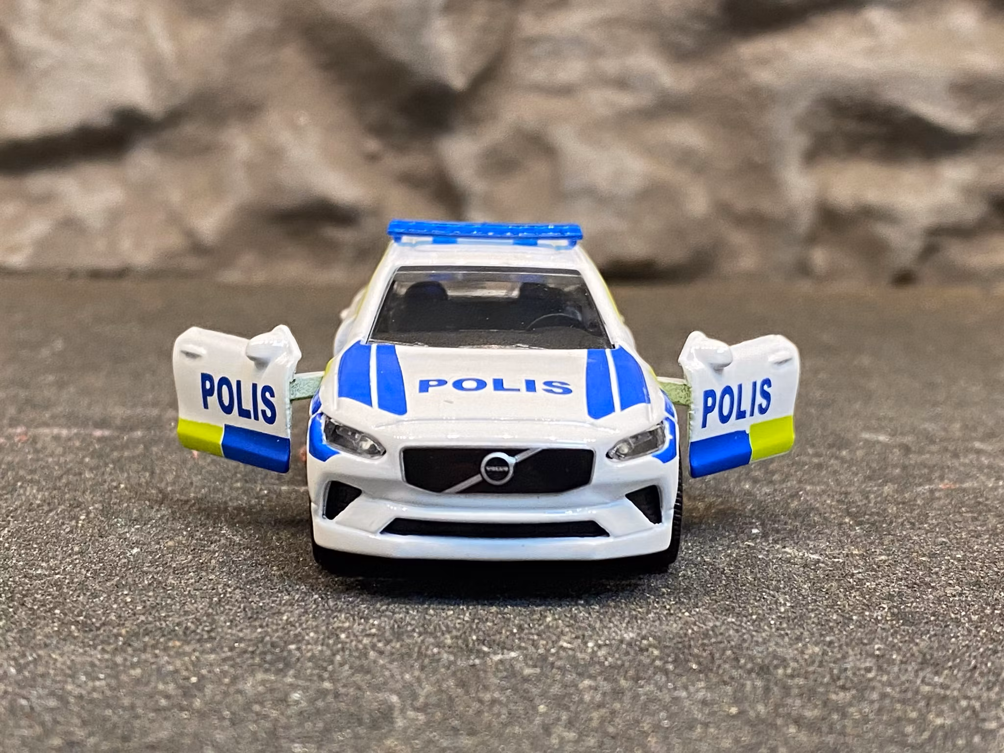 Skala 1/64 Volvo V90 Polis (Swedish police car) fr Majorette