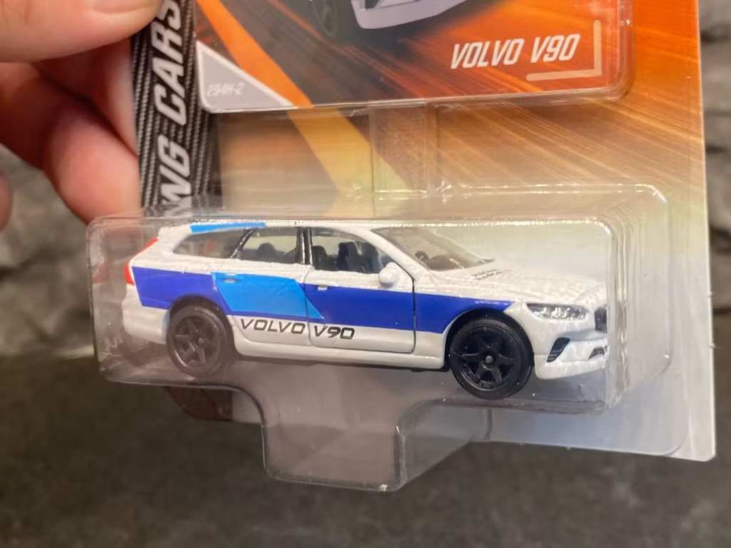 NEW! Skala 1/64 Volvo V90 - Racing cars fr Majorette