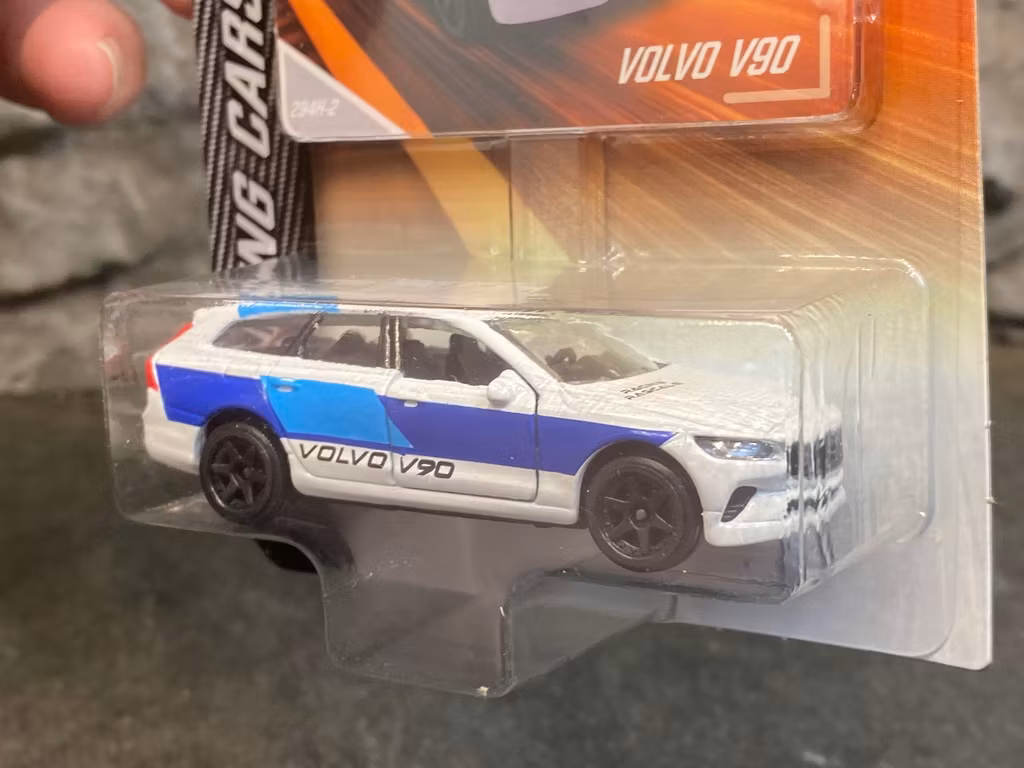NEW! Skala 1/64 Volvo V90 - Racing cars fr Majorette
