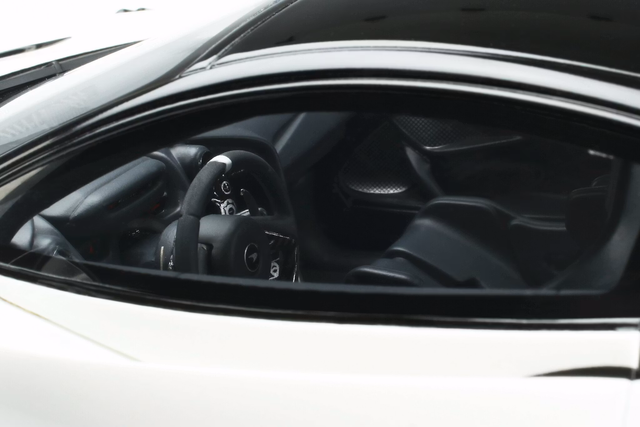 Skala 1/18 McLaren 765 LT fr GT Spirit (GT-861)