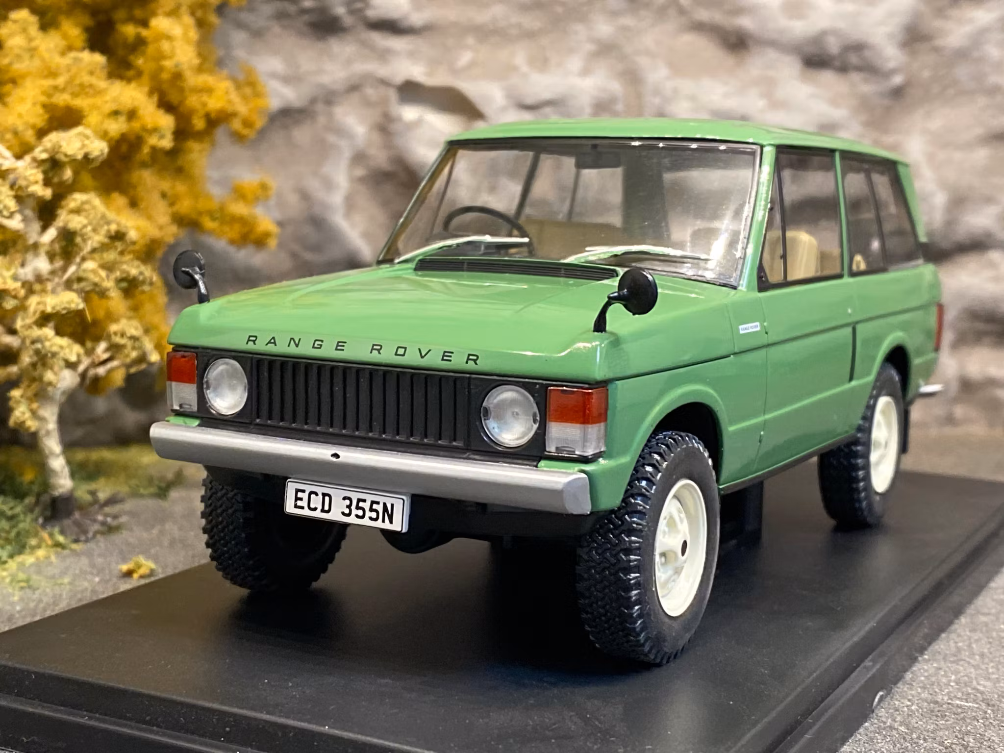 Skala 1/24 Range Rover Classic, Moss-Green fr WhiteBox