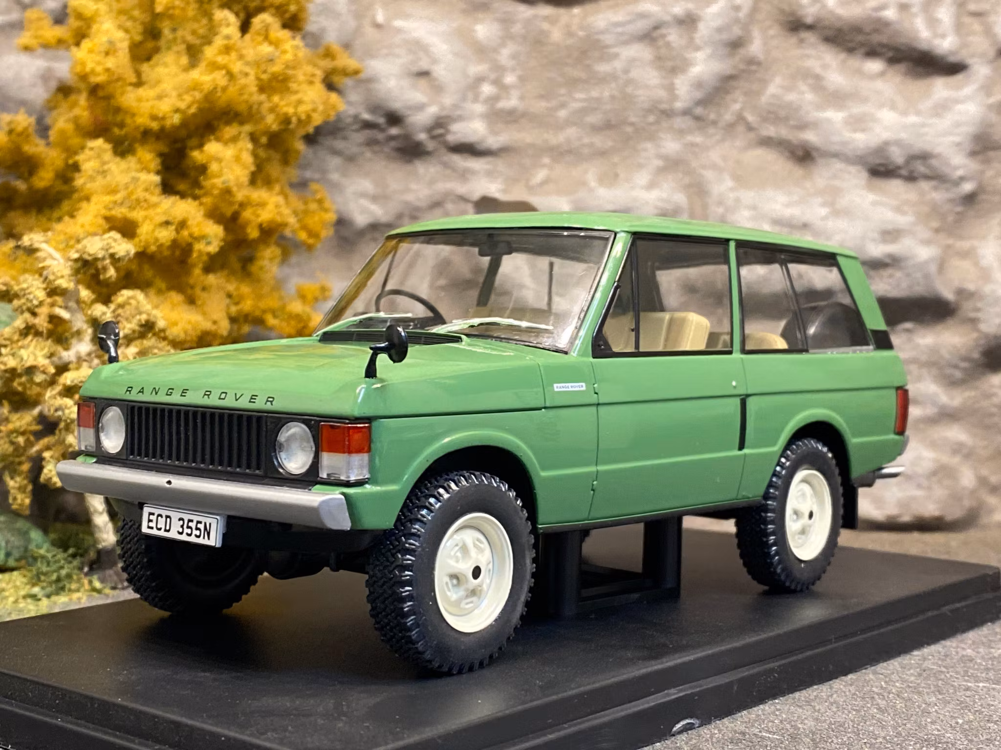 Skala 1/24 Range Rover Classic, Moss-Green fr WhiteBox