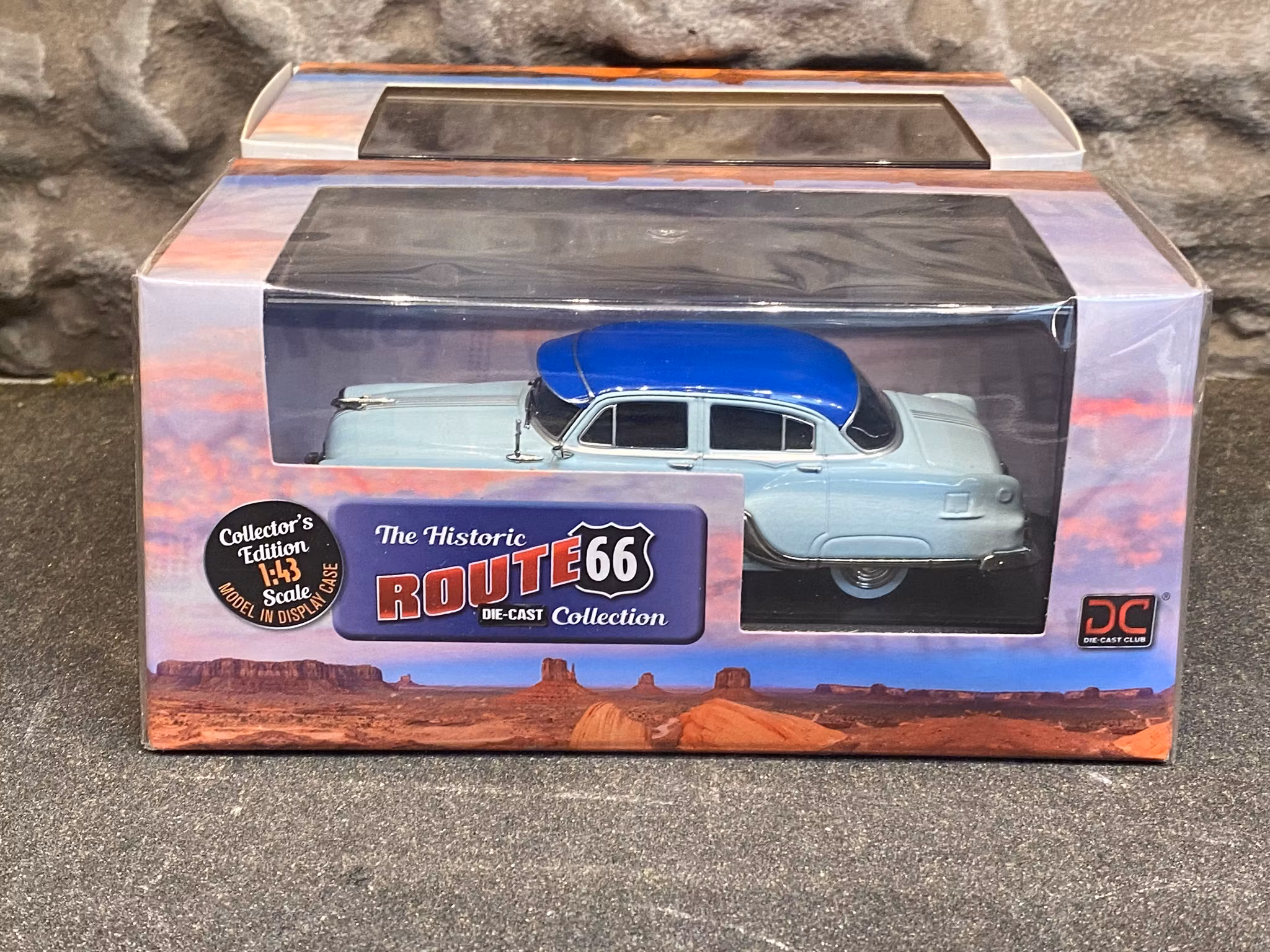 Skala 1/43 1954 Pontiac Chieftain - Route 66 series, Blue fr Eaglemoss LTD