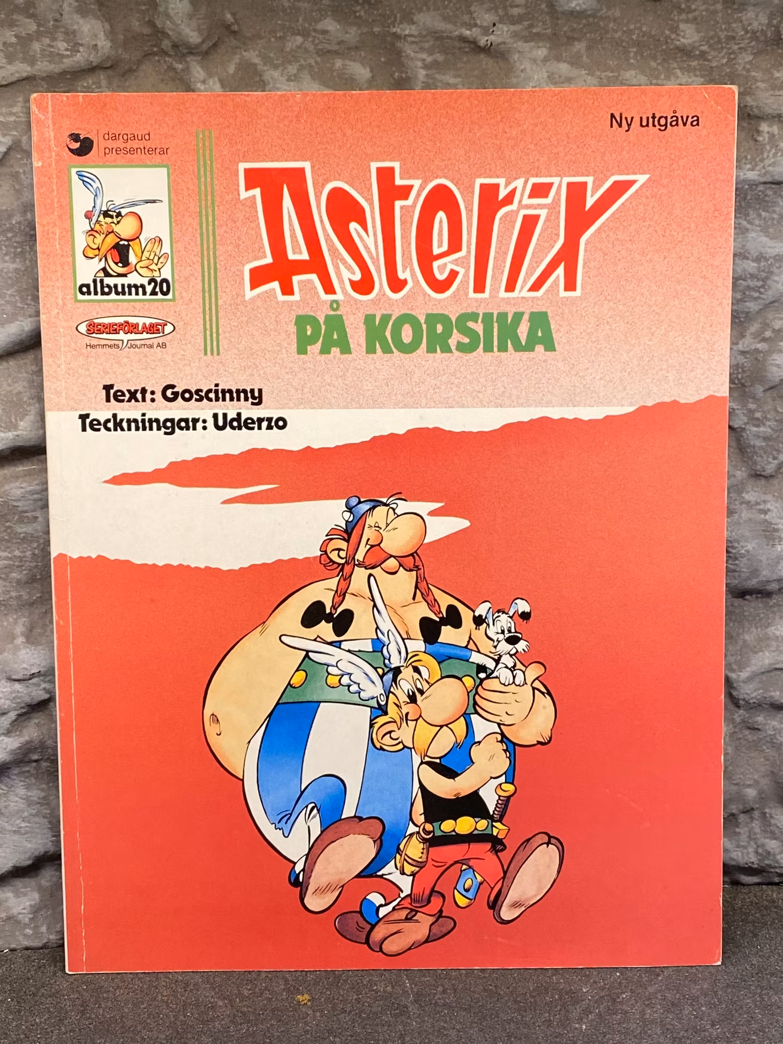 ASTERIX - Asterix & på Korsika - R Goscinny & A Uderzo - Begagnat album i gott skick