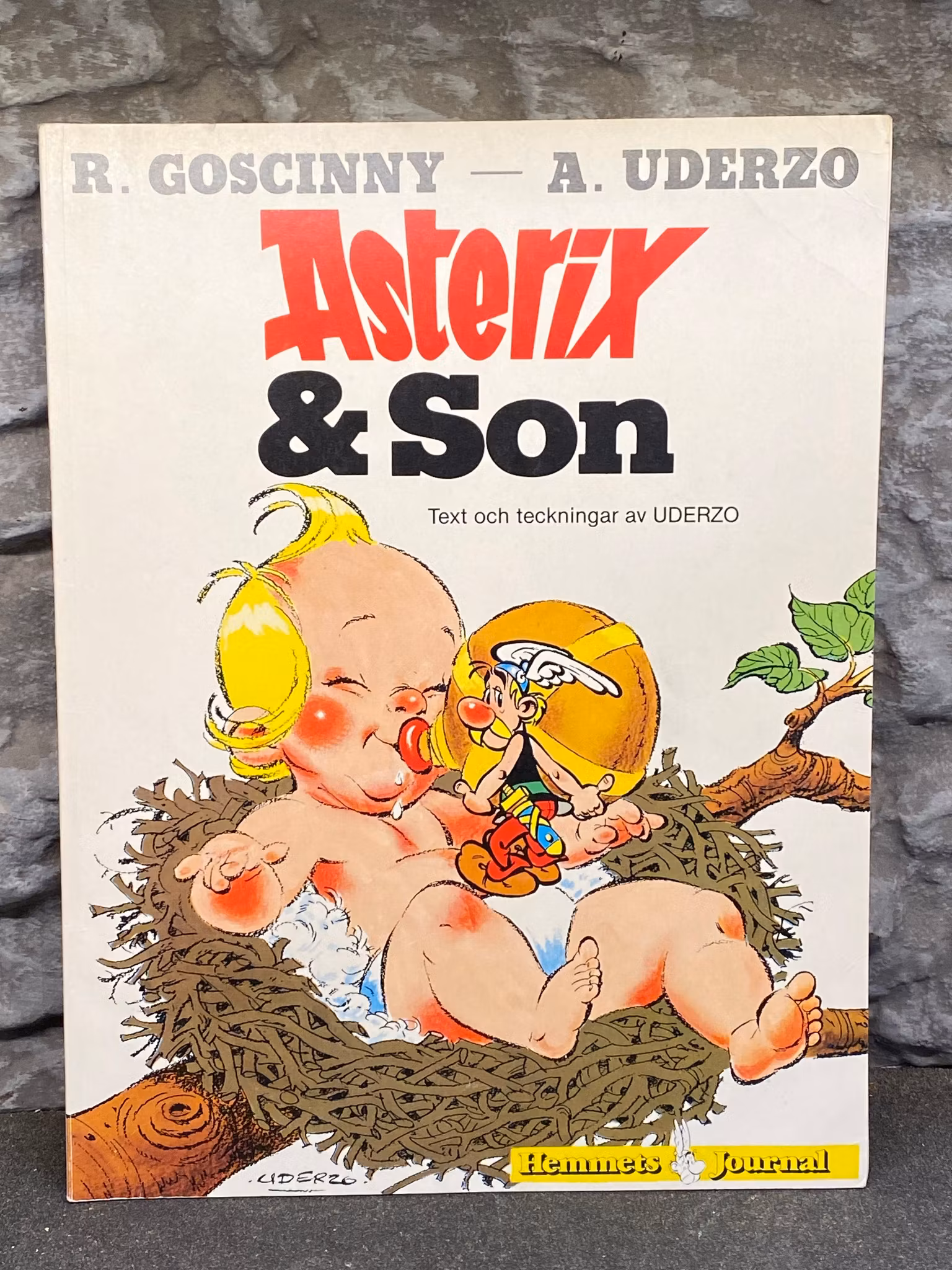 ASTERIX - Asterix & Son - R Goscinny & A Uderzo - Begagnat album i gott skick
