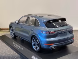 Skala 1/18 Porsche Cayenne Turbo S 2017 fr Minichamps 1 av 300 ex