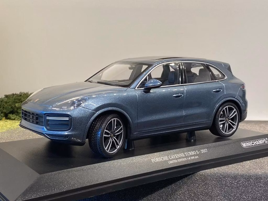 Skala 1/18 Porsche Cayenne Turbo S 2017 fr Minichamps 1 av 300 ex