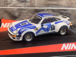 Skala 1/32 Analog Slotcar: Porsche 934 (911) "Burton of London" - 50334 fr NINCO