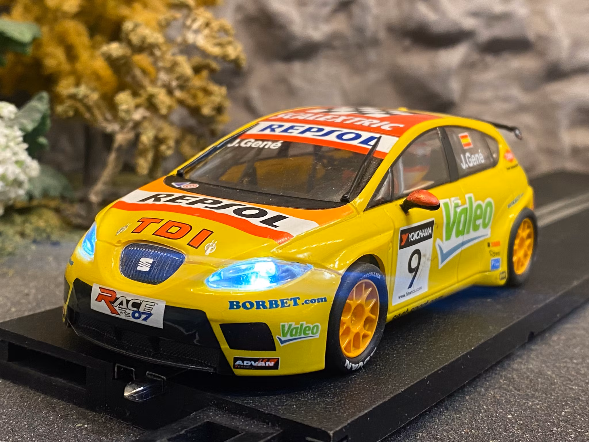 Skala 1/32 Begagnad/Used Analoge slotcar: Seat Leon WTCC fr SCX (broken spoiler)